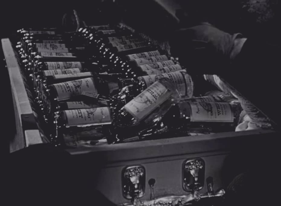 Чемодан с алкоголем