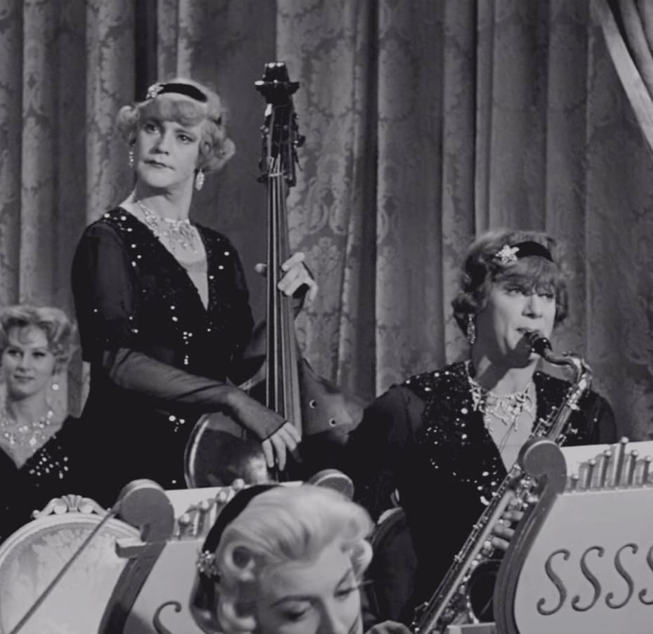 Выступление оркестра Красотки Сью на концерте