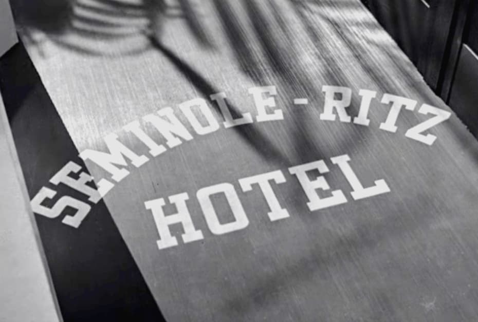 Надпись на полу «Seminile-Ritz Hotel»