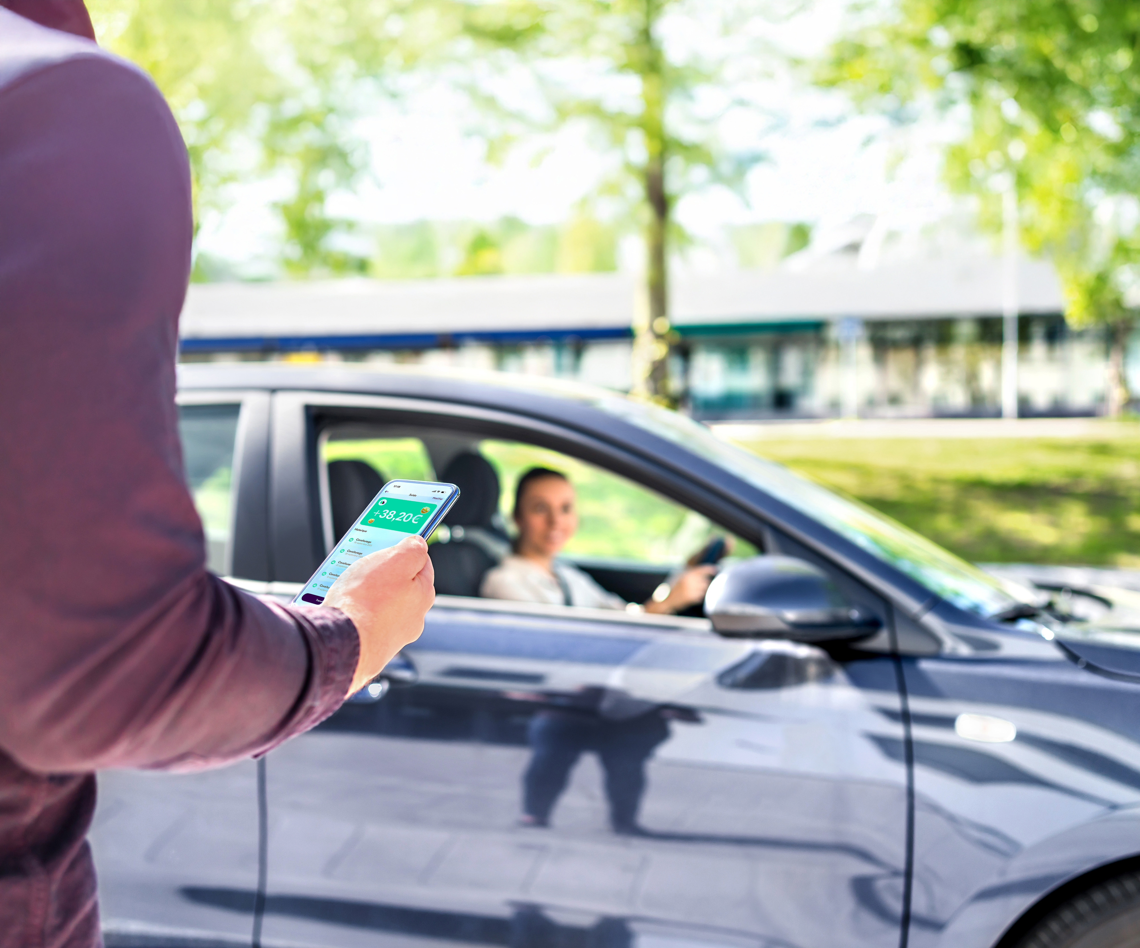 Voiture de BlaBlaCar Daily présent lors d'un salon d'exposition