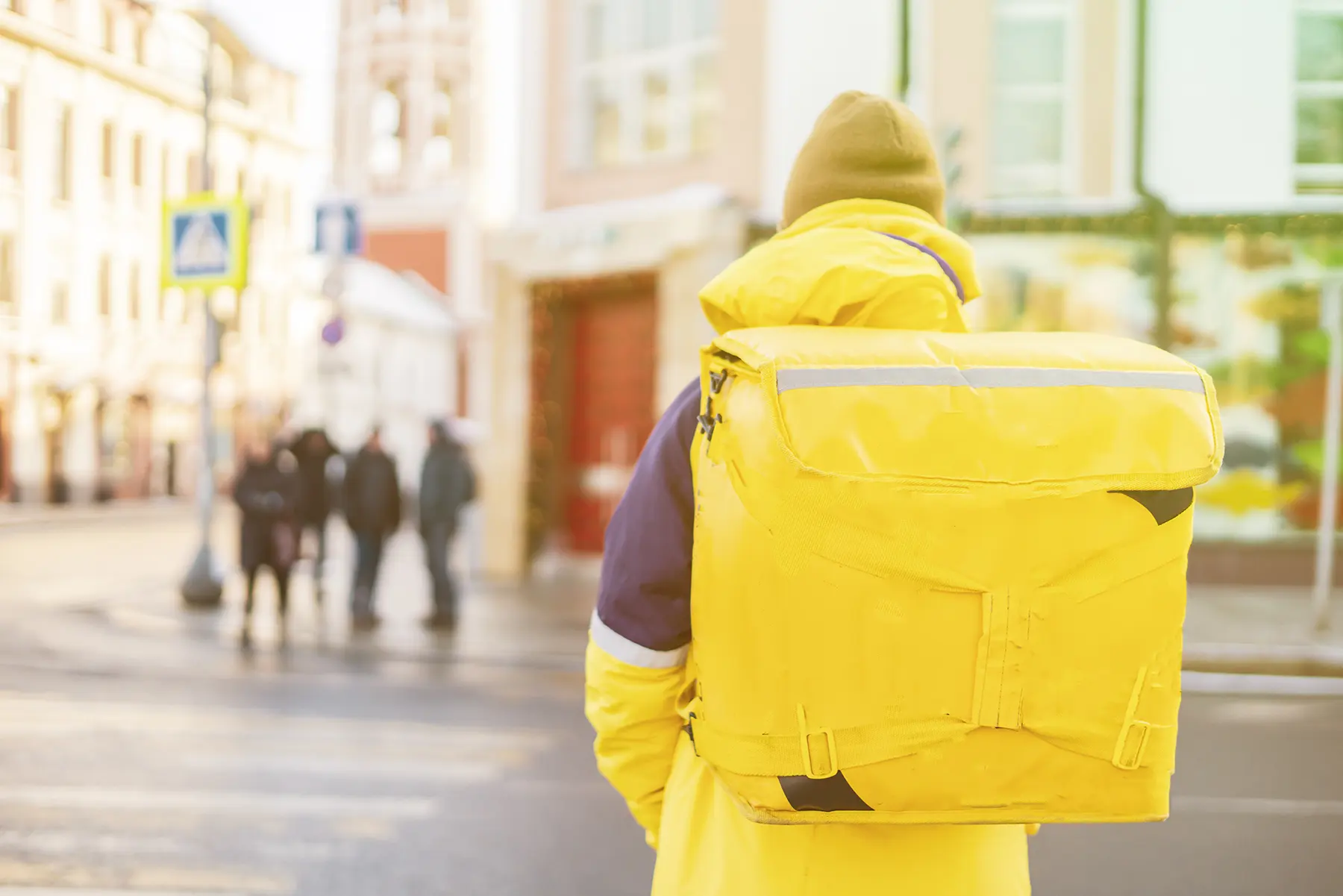 Livratori Glovo, Bolt Food din Asial recrutare forta de munca