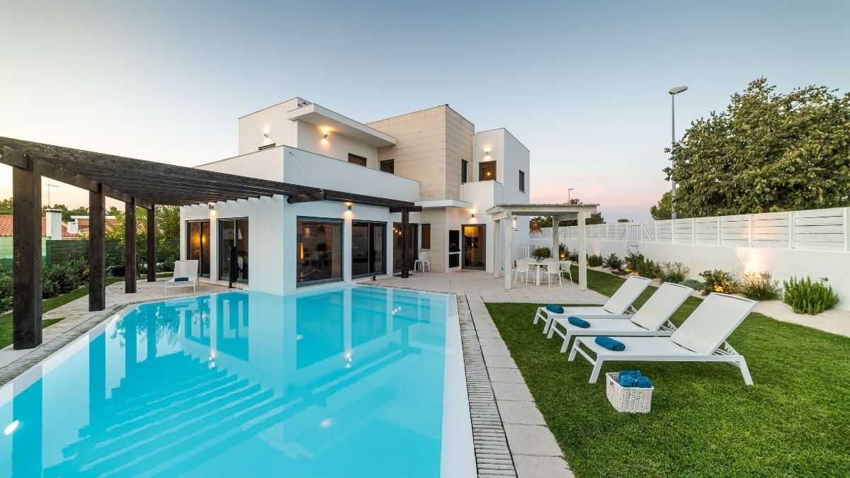 Casago Hands Off 1,000 Homes to Evolve