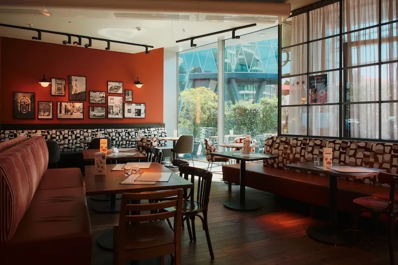 Die L'Osteria Frankfurt Westhafen steht zur Exklusivmiete zur Verfügung. Jetzt Anfragen!