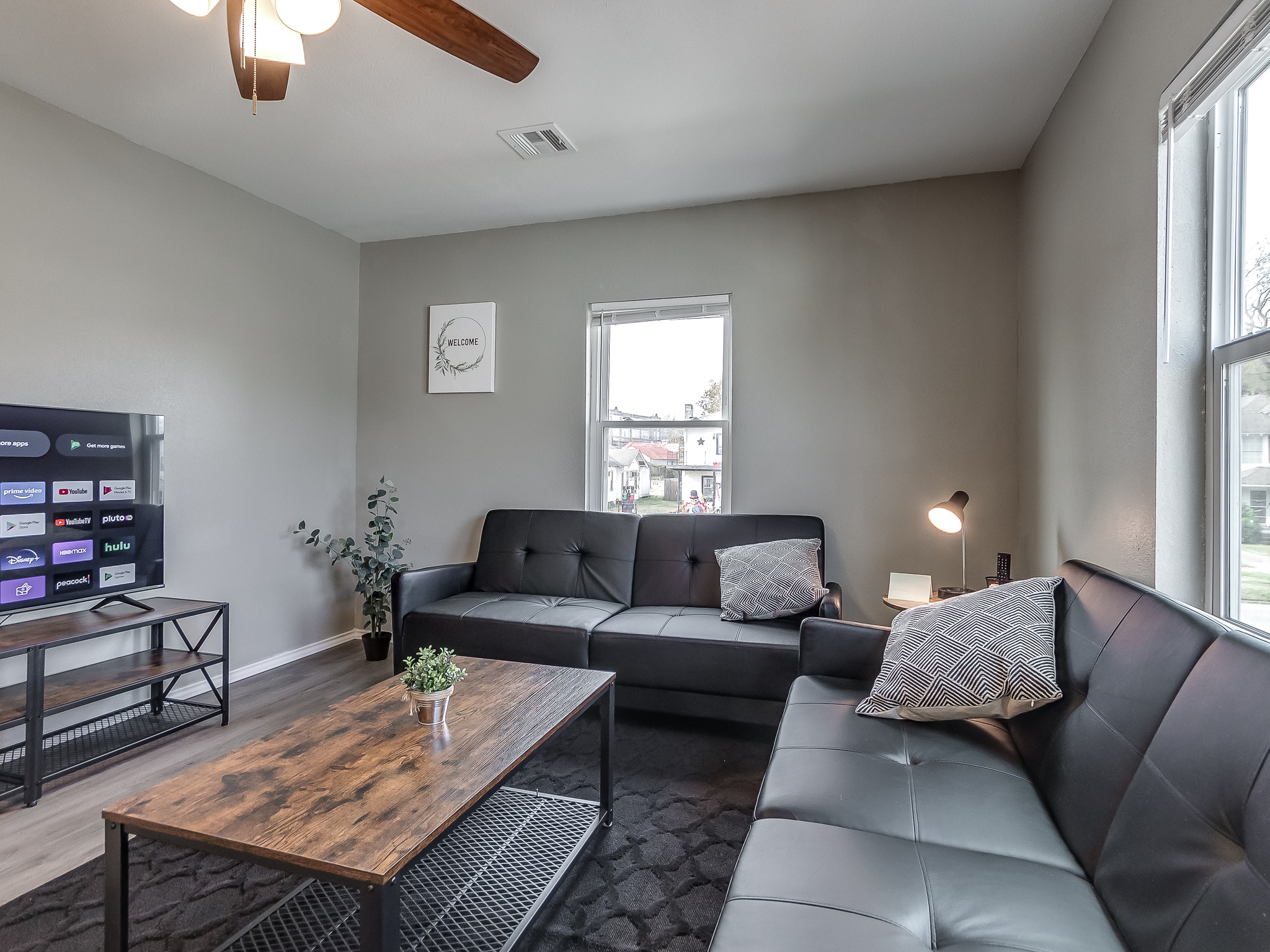 724 B Shawnee — apartment interior