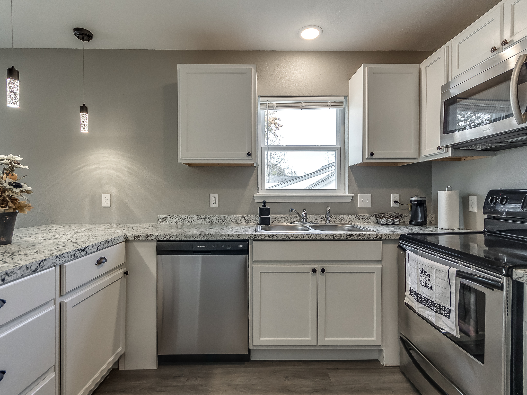 724 B Shawnee — apartment interior