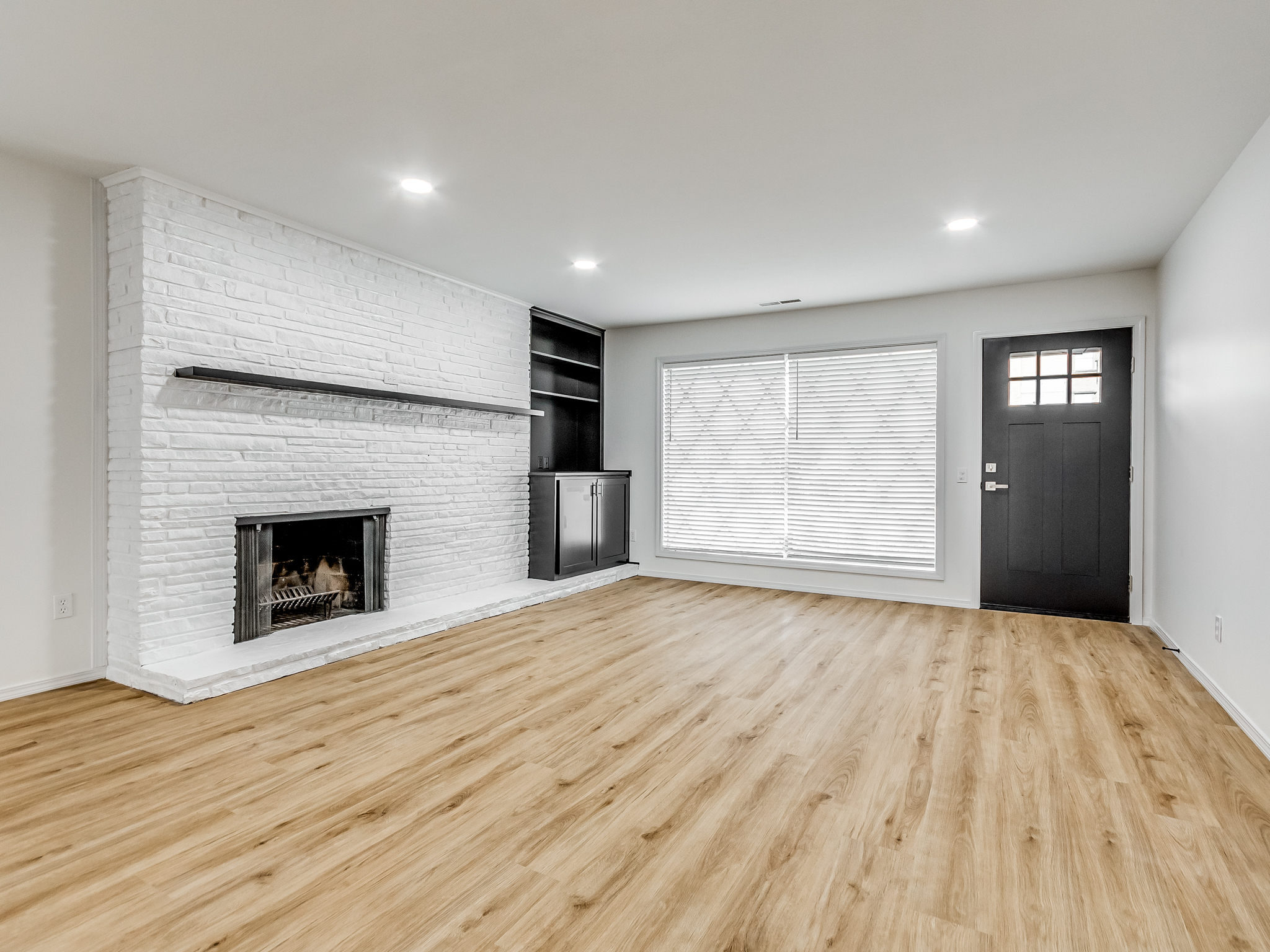 103 W 9th St — property overview