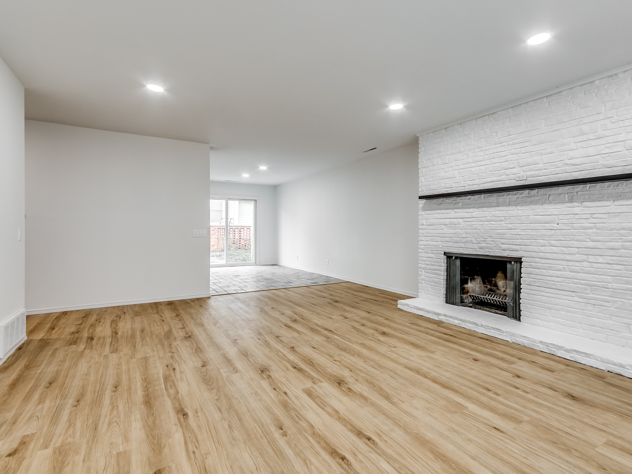 103 W 9th St