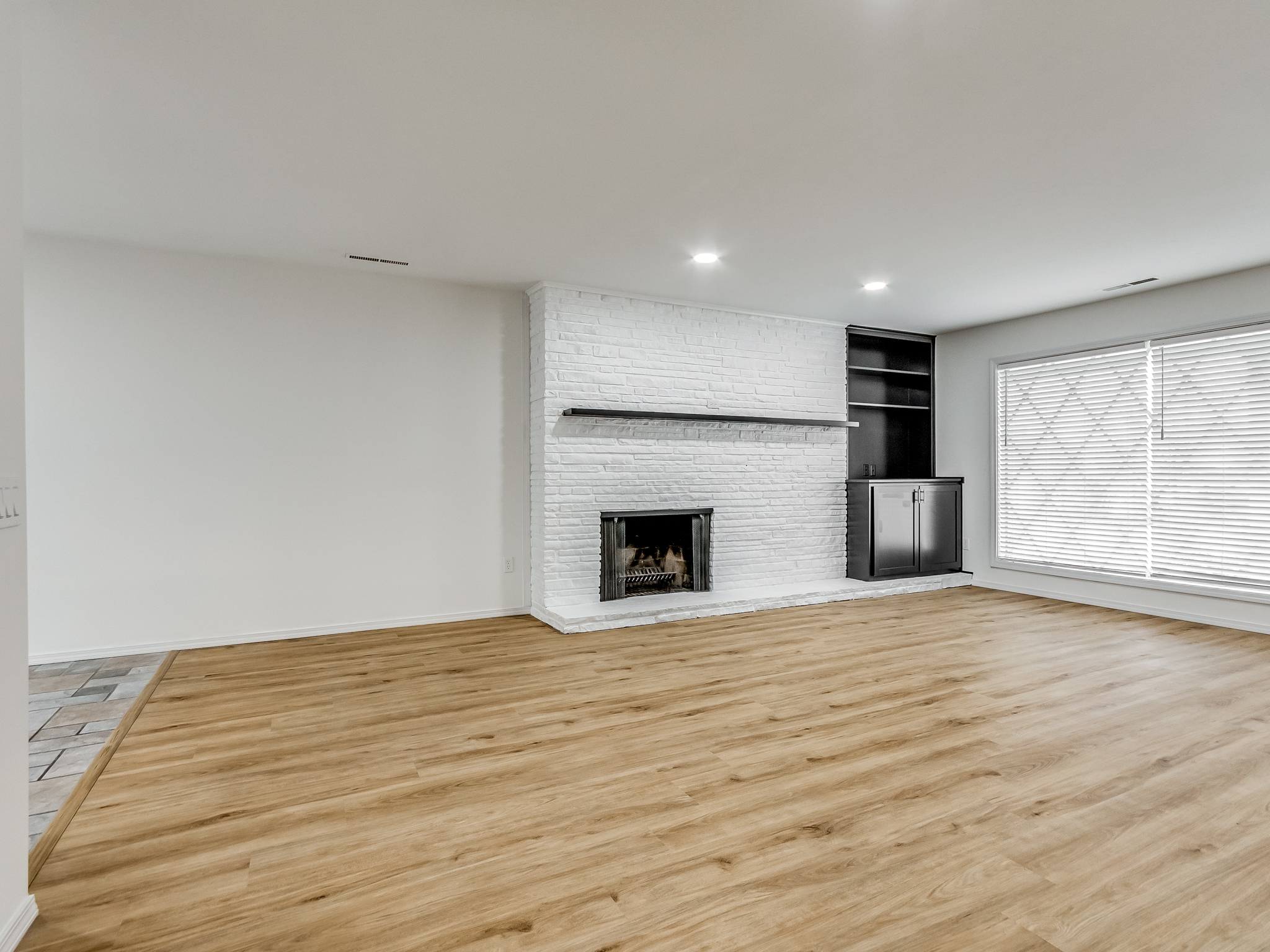 103 W 9th St