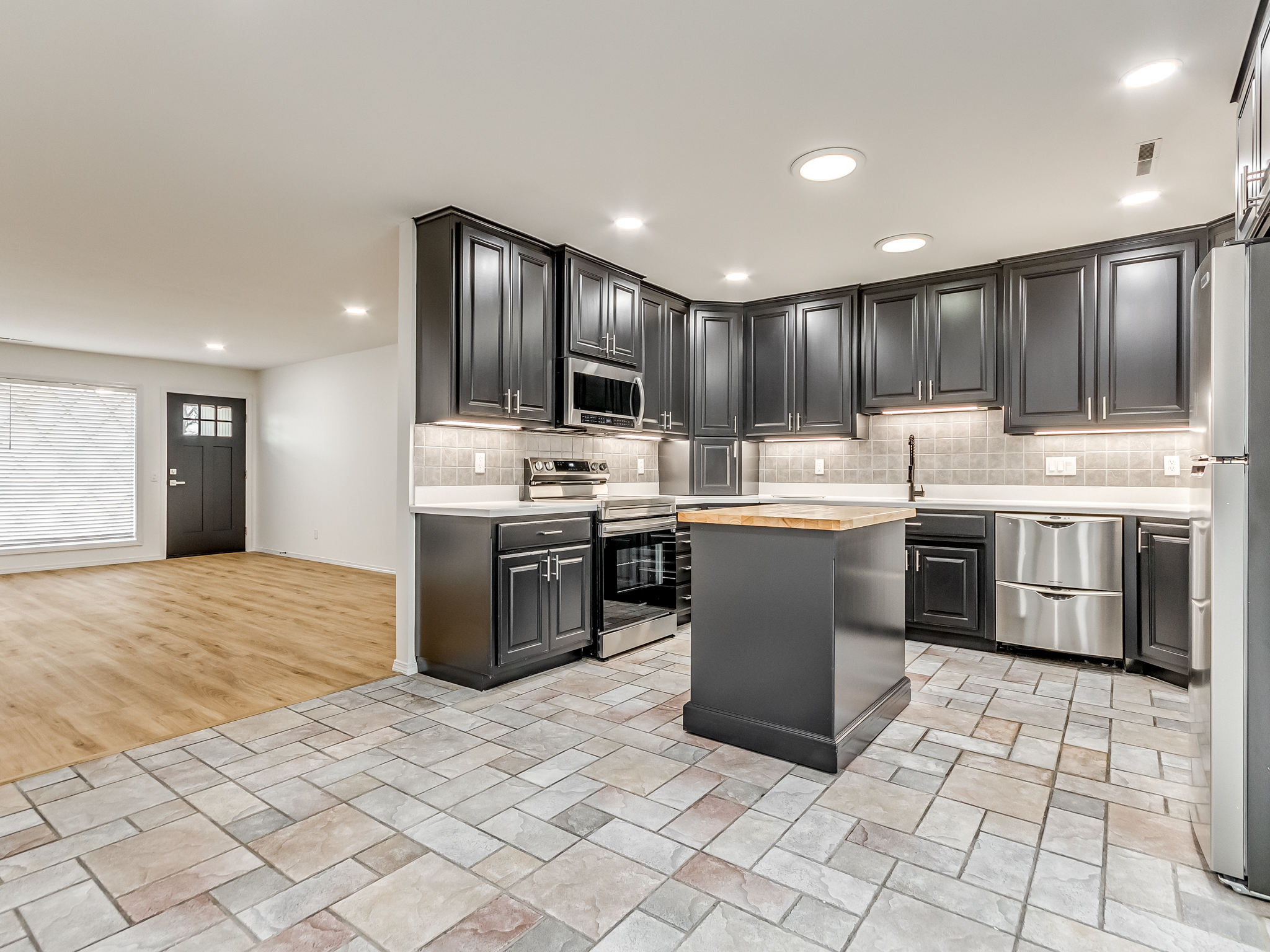 103 W 9th St