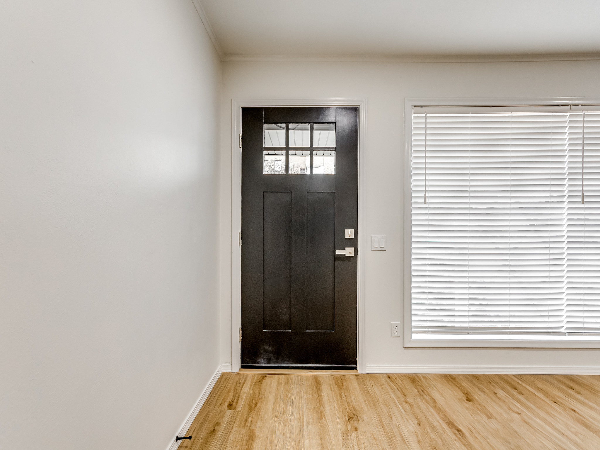 105 W 9th St