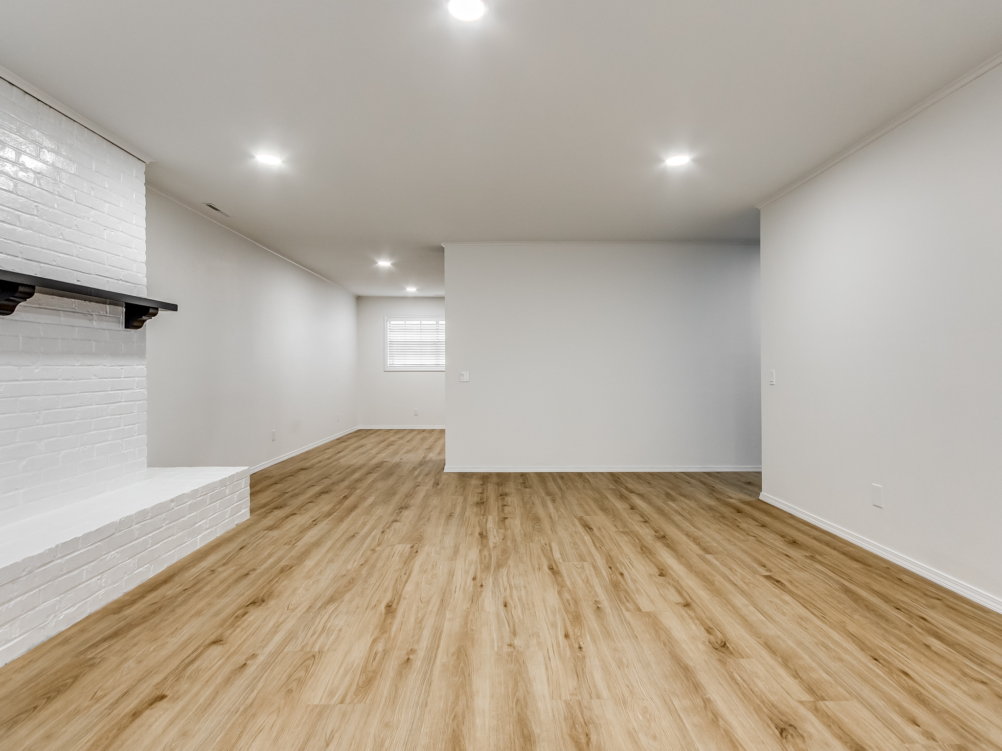 105 W 9th St