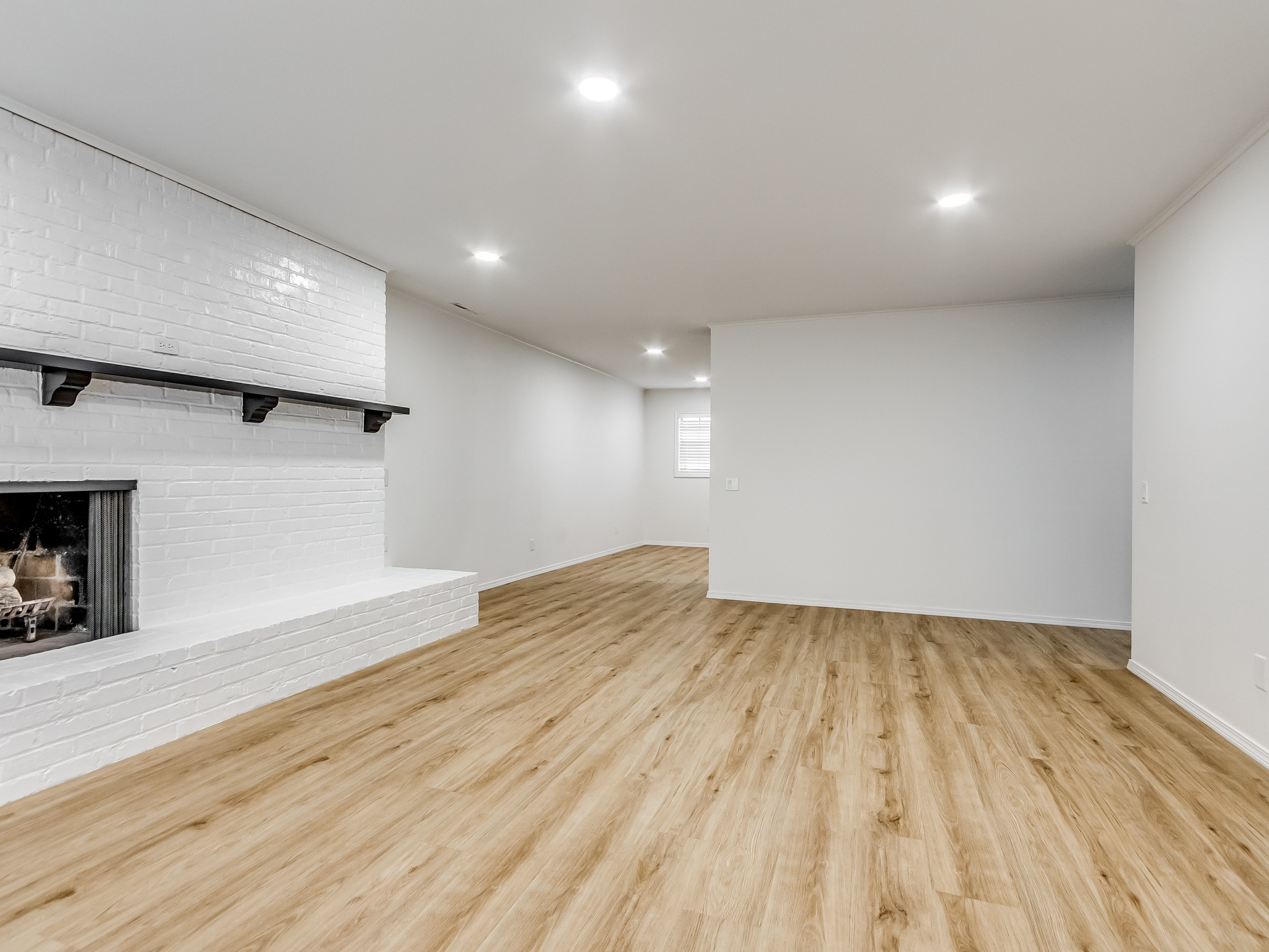 105 W 9th St