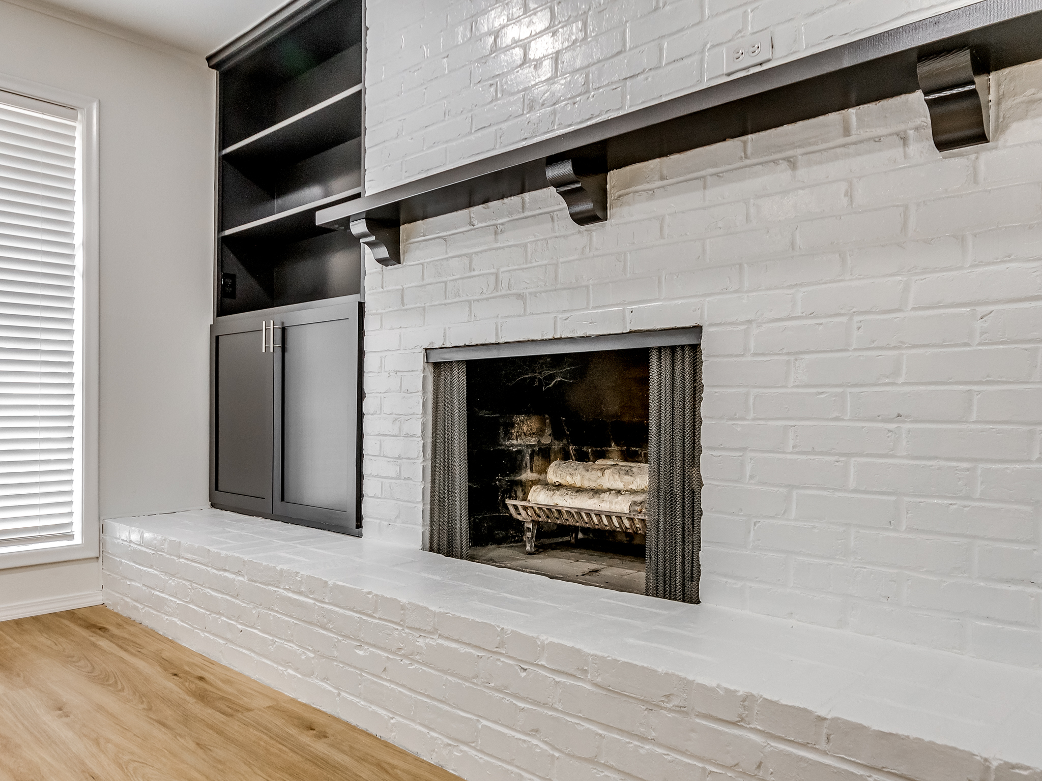 105 W 9th St