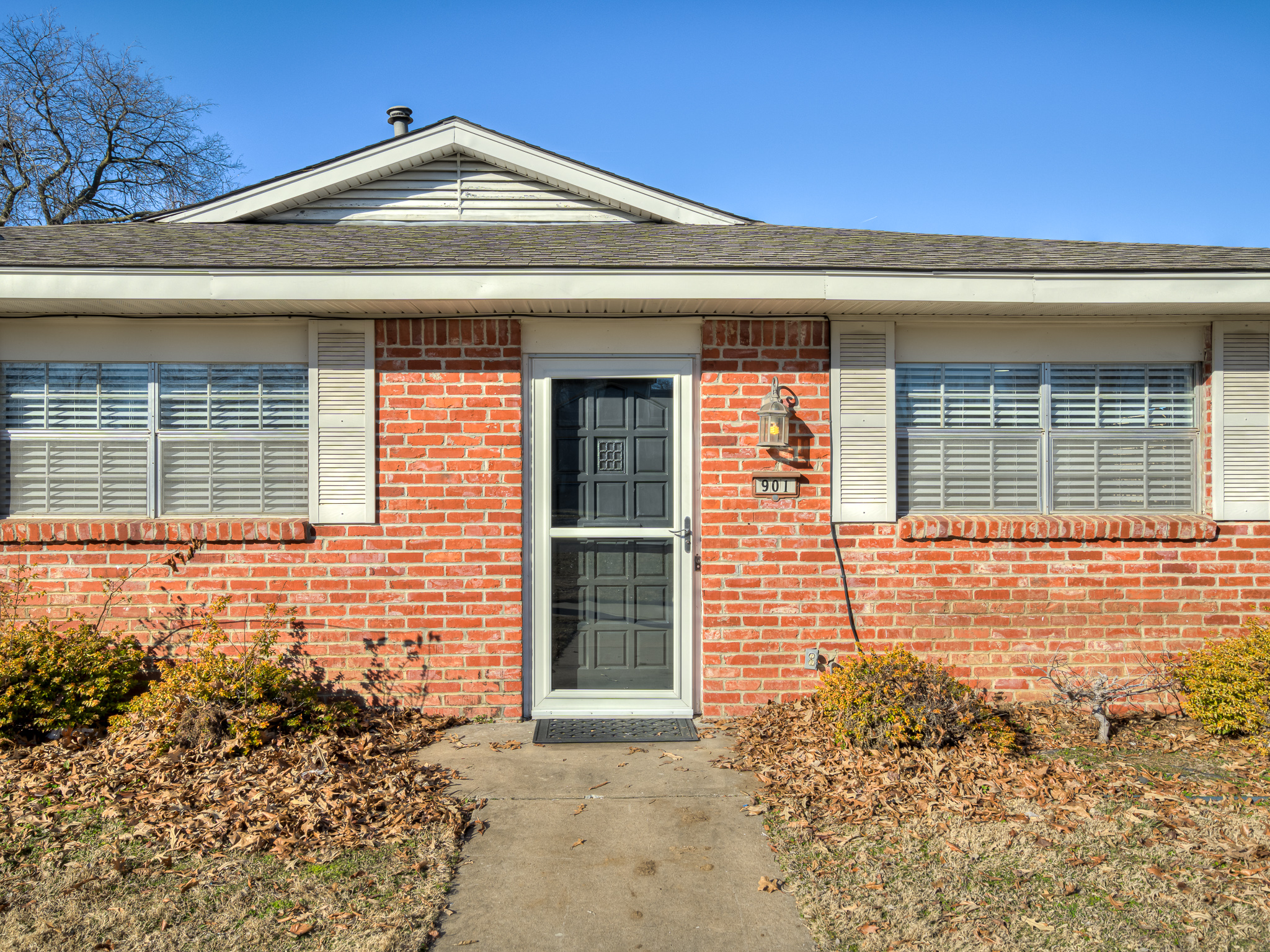 901 S Johnstone
