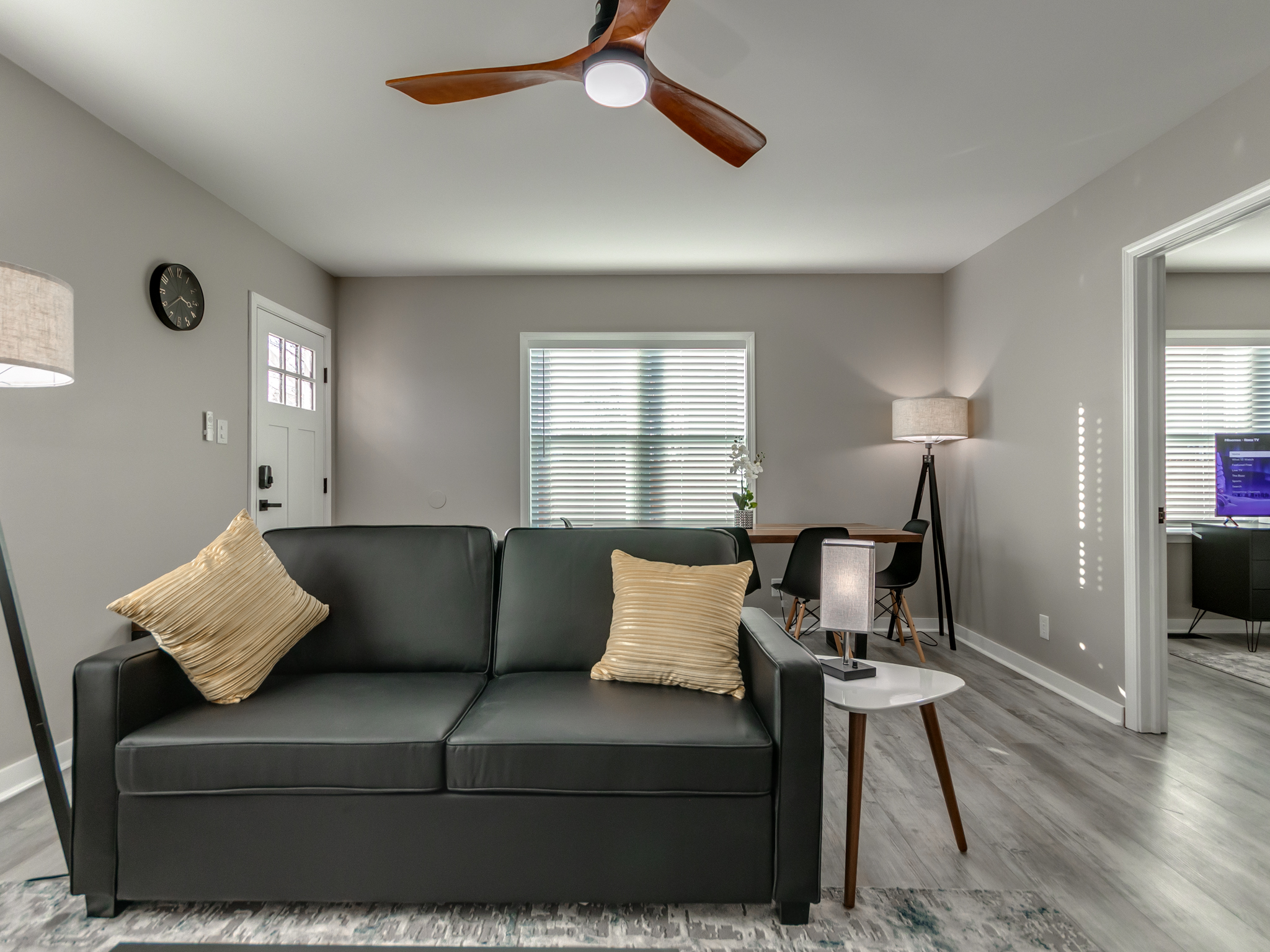 The Cozy Cottage Downtown + Remodeled Bathroom!