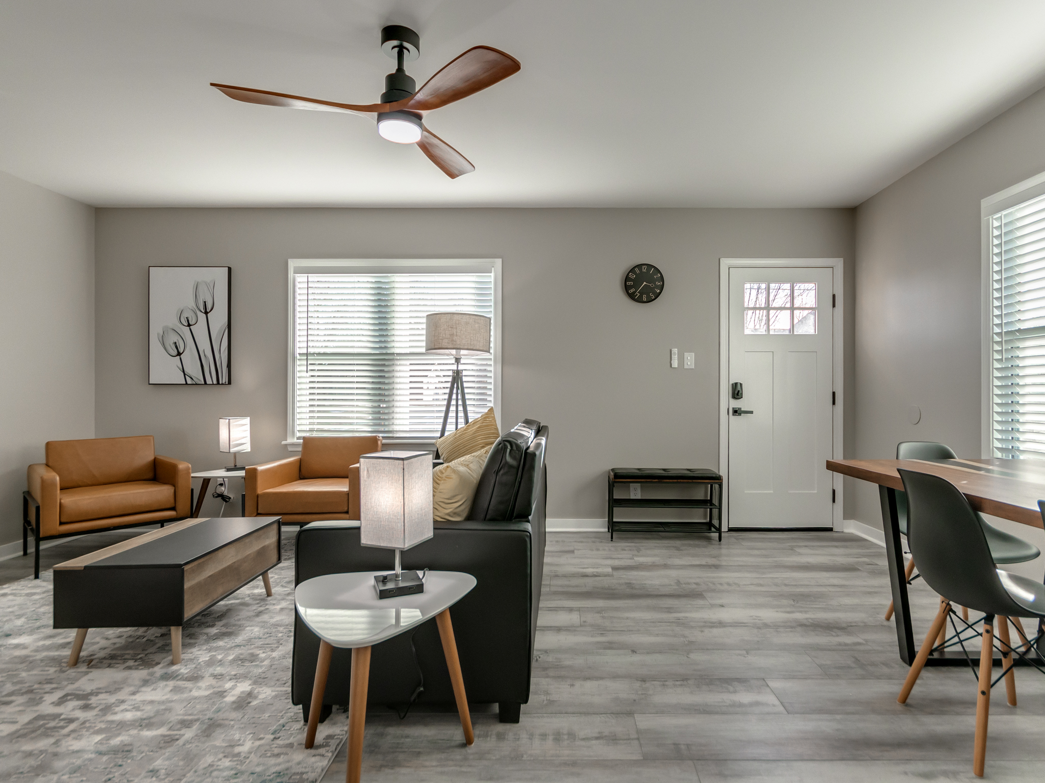 The Cozy Cottage Downtown + Remodeled Bathroom!