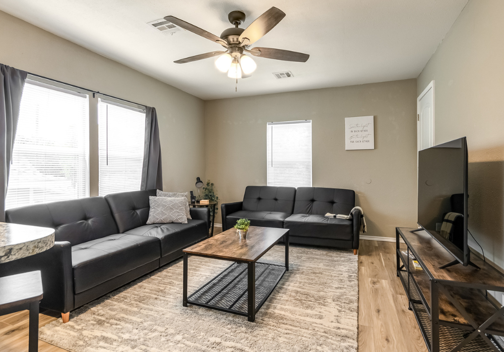 Sleek 1 Bd. Remodeled Apt. In the heart of Downtown