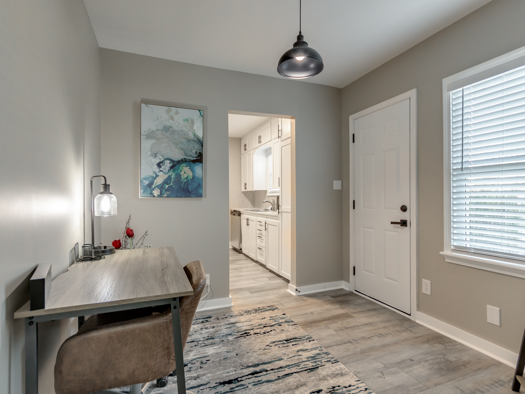 The Cozy Cottage Downtown + Remodeled Bathroom!