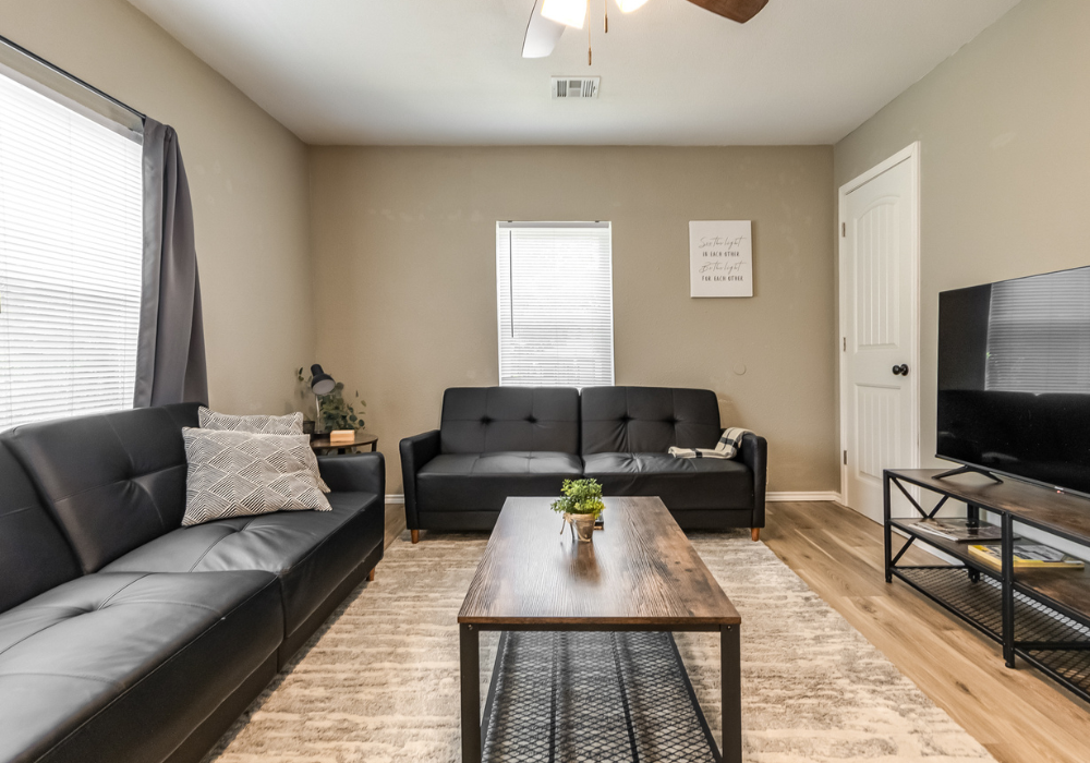 Sleek 1 Bd. Remodeled Apt. In the heart of Downtown