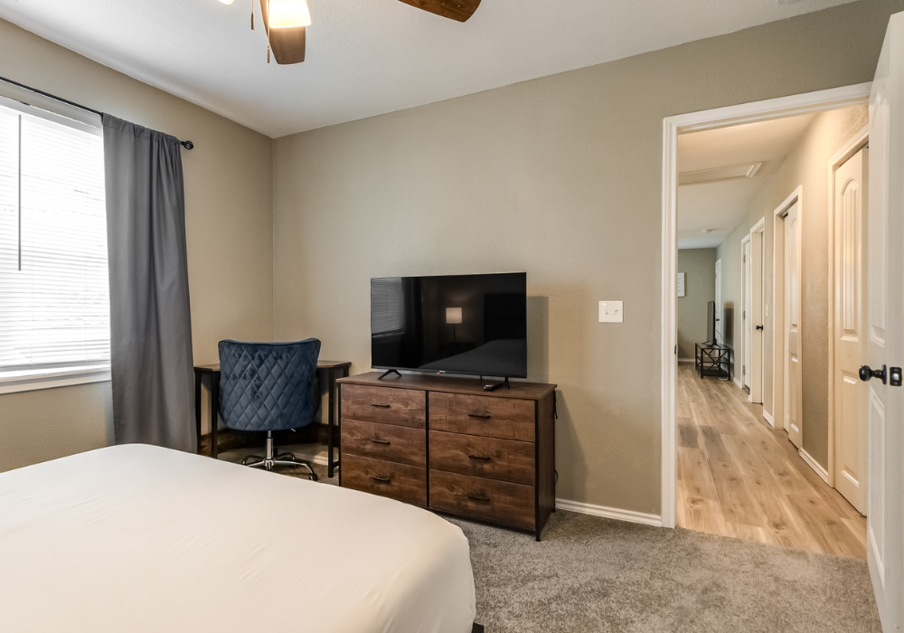 Sleek 1 Bd. Remodeled Apt. In the heart of Downtown