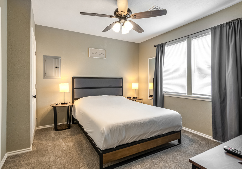 Sleek 1 Bd. Remodeled Apt. In the heart of Downtown