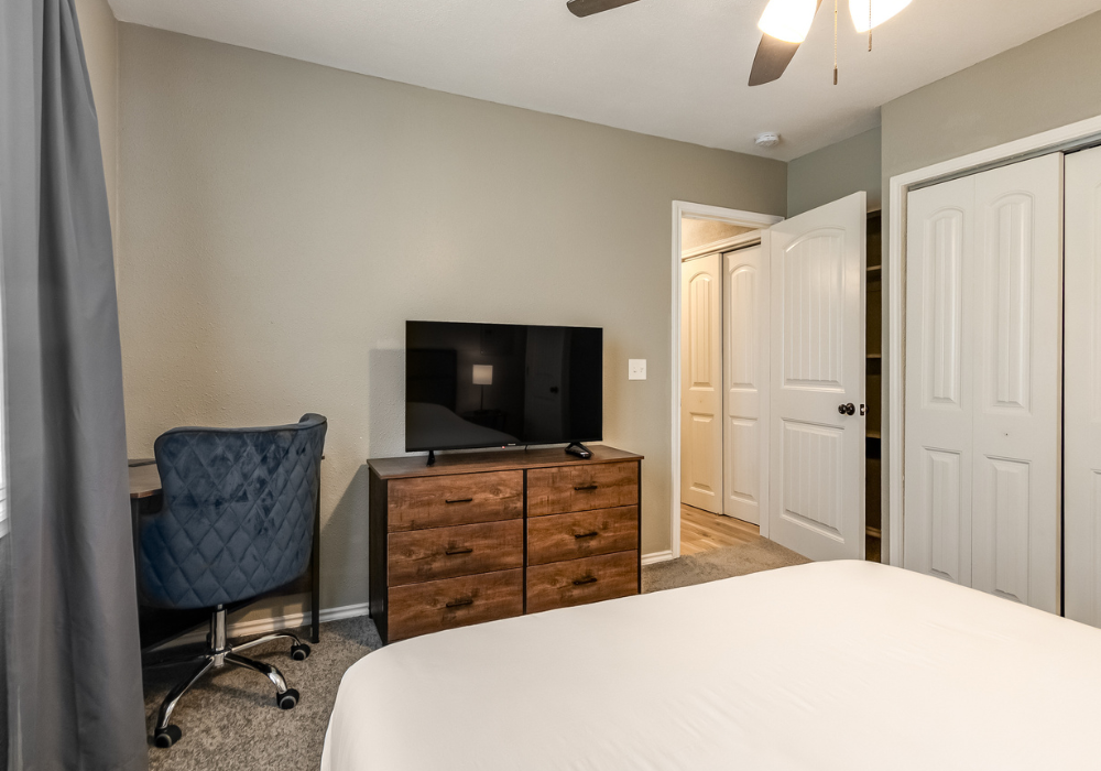 Sleek 1 Bd. Remodeled Apt. In the heart of Downtown