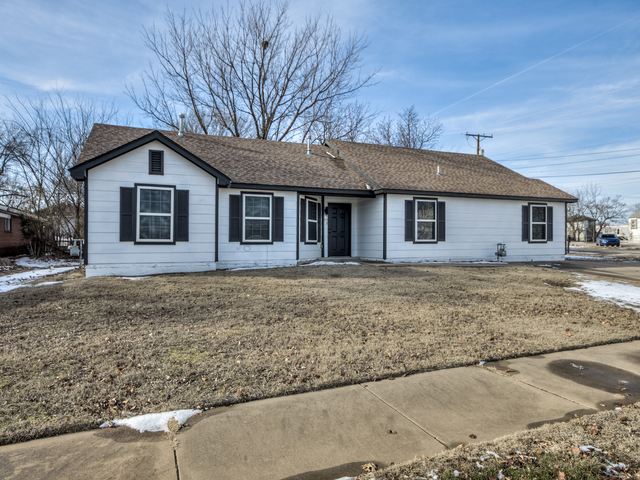 403 S Comanche