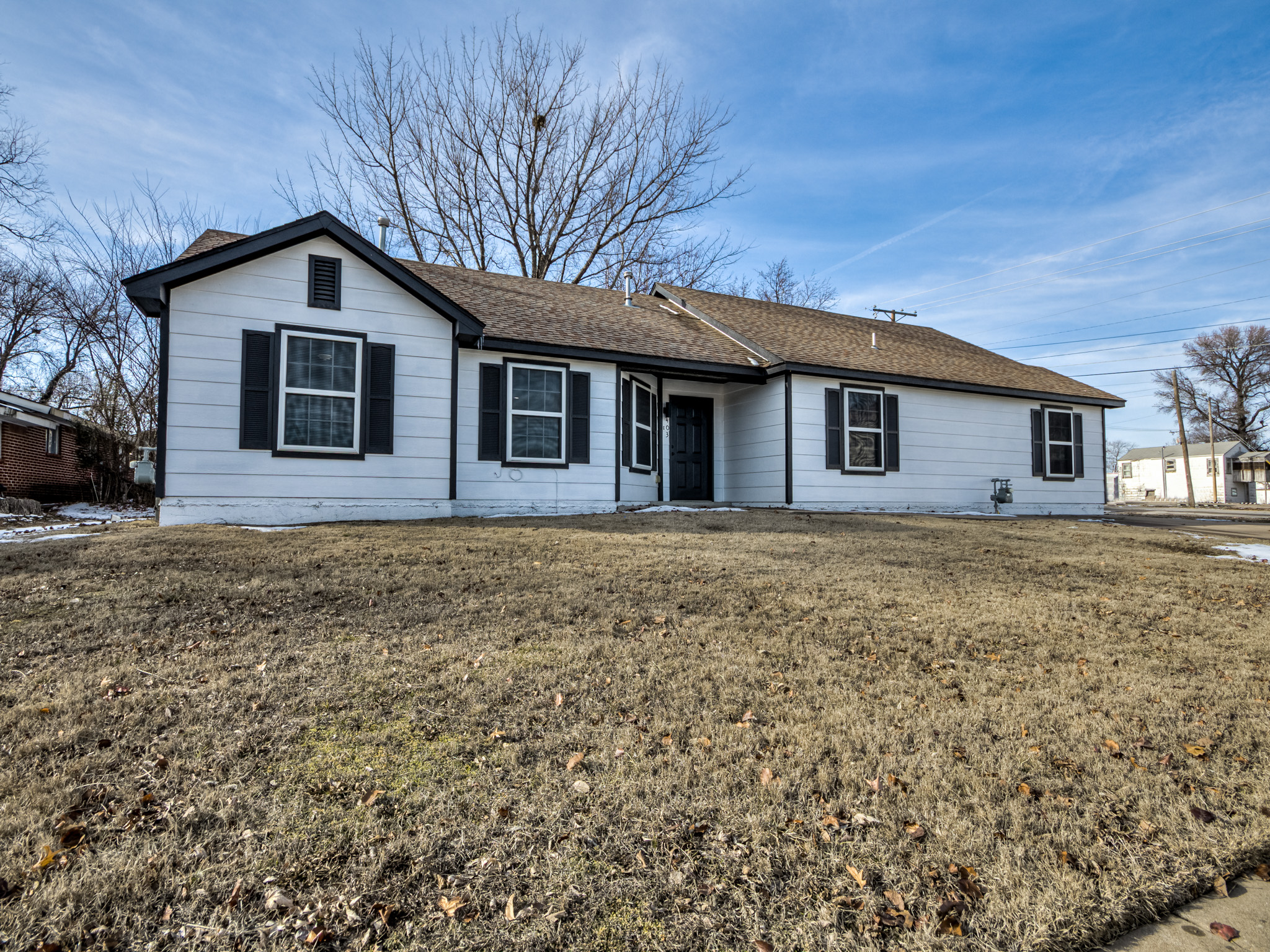 403 S Comanche