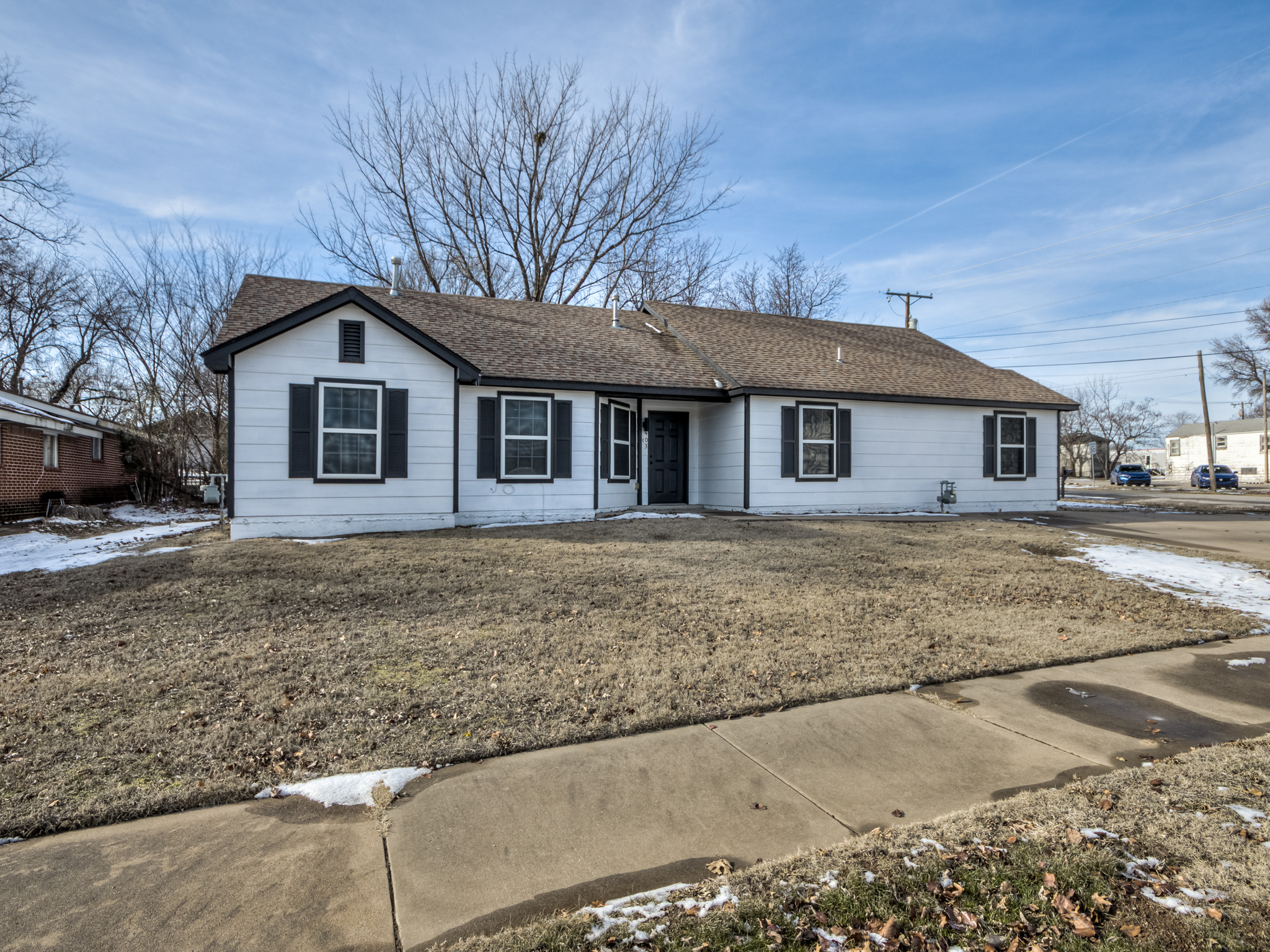 403 S Comanche