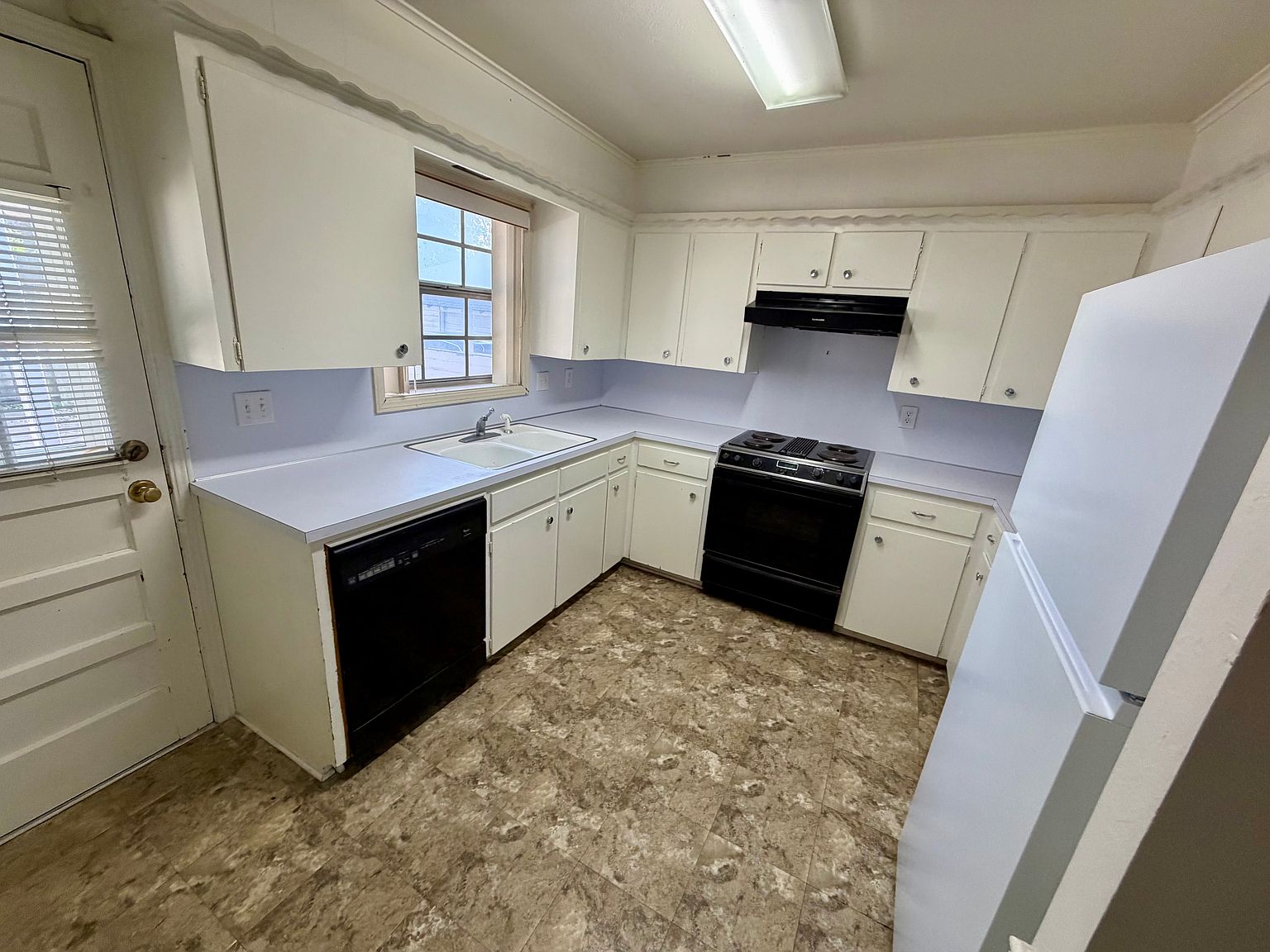107 W 9th St — Kitchen