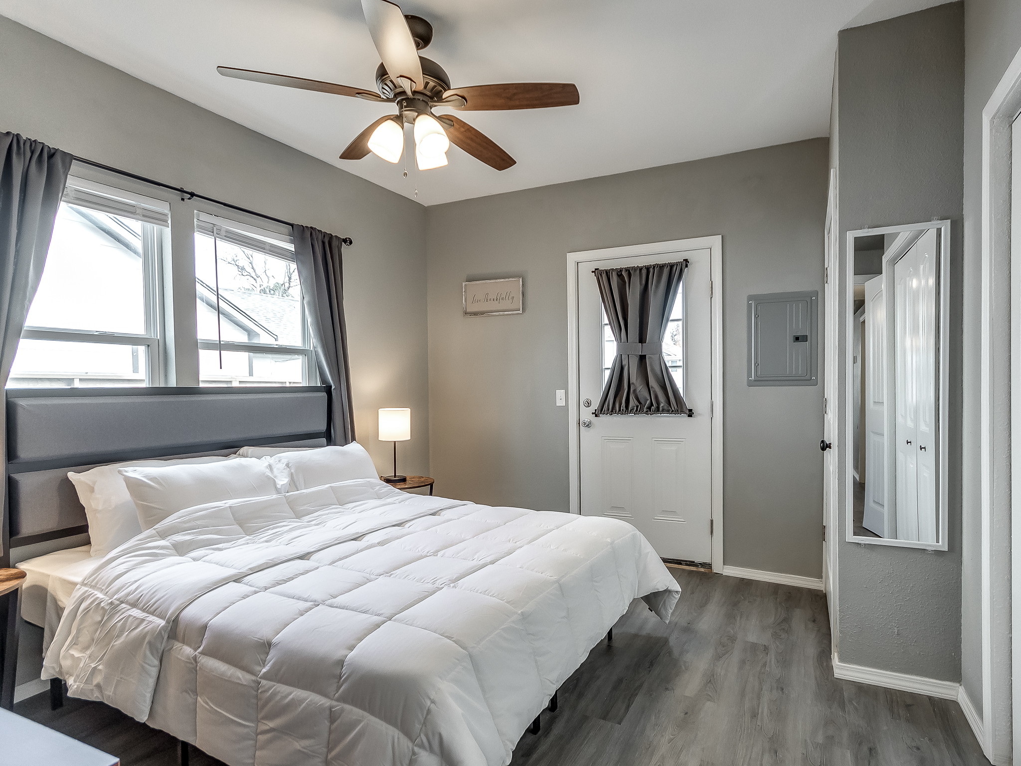 724 A Shawnee — queen bedroom