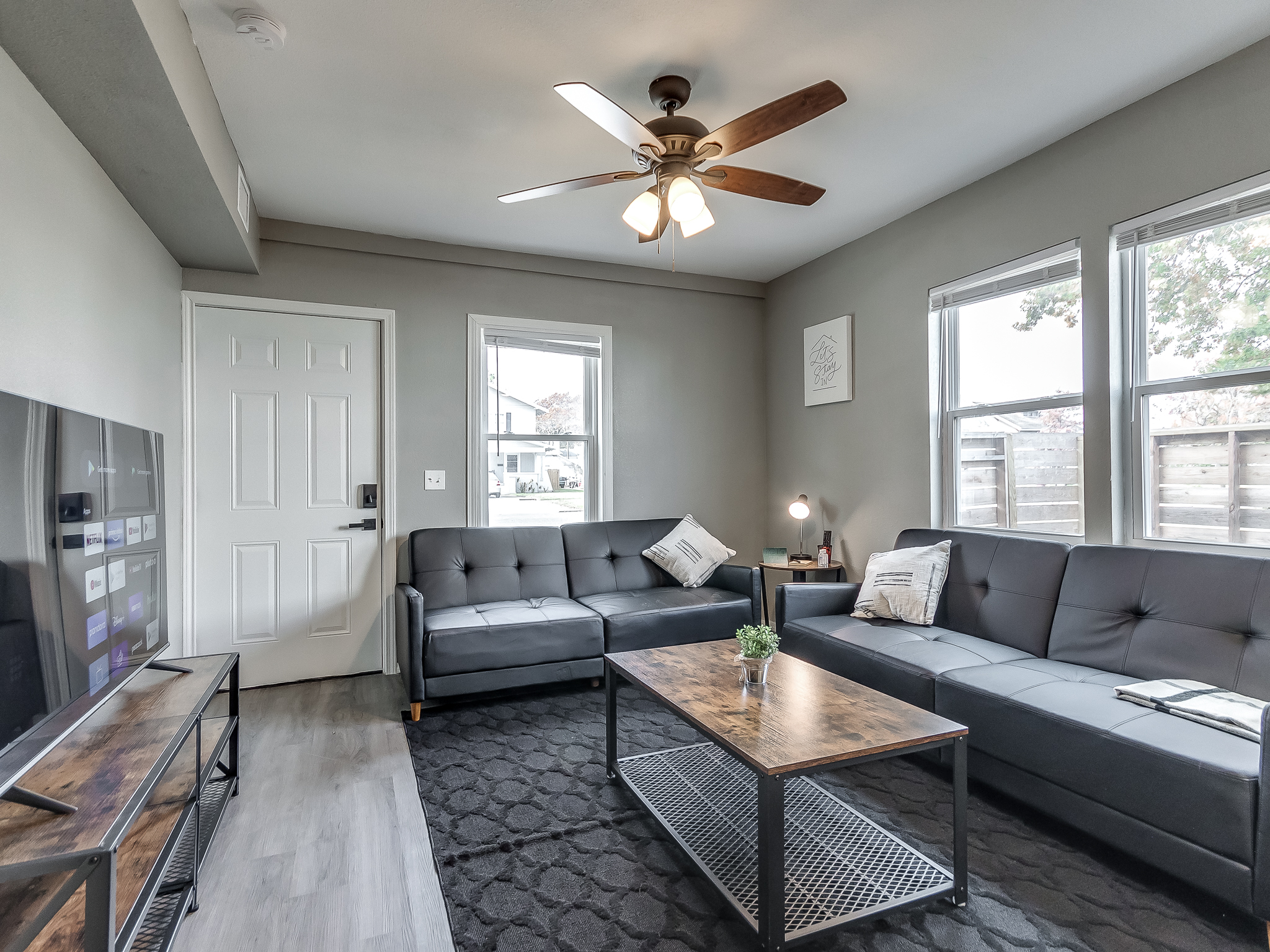 724 A Shawnee — living room