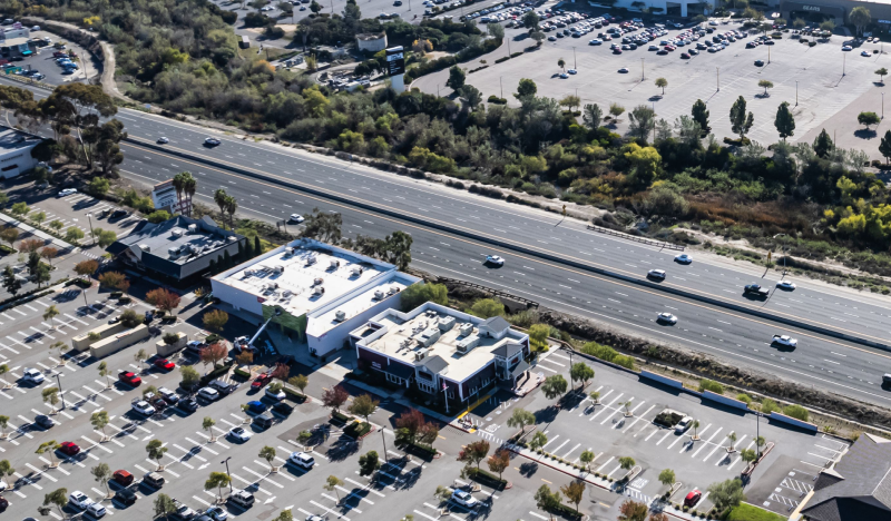 Single-Tenant NNN Highway Retail