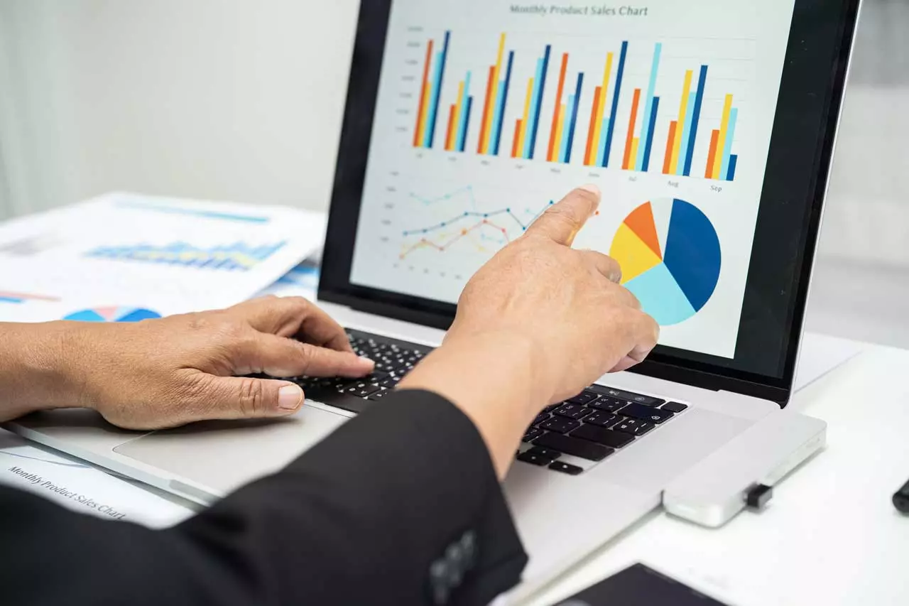 정성적 데이터가 수요 예측을 보완하는 방식