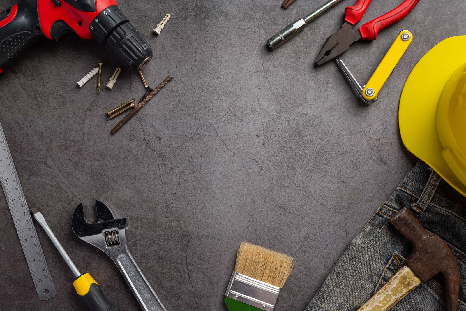 a group of wrenches arranged in a circle