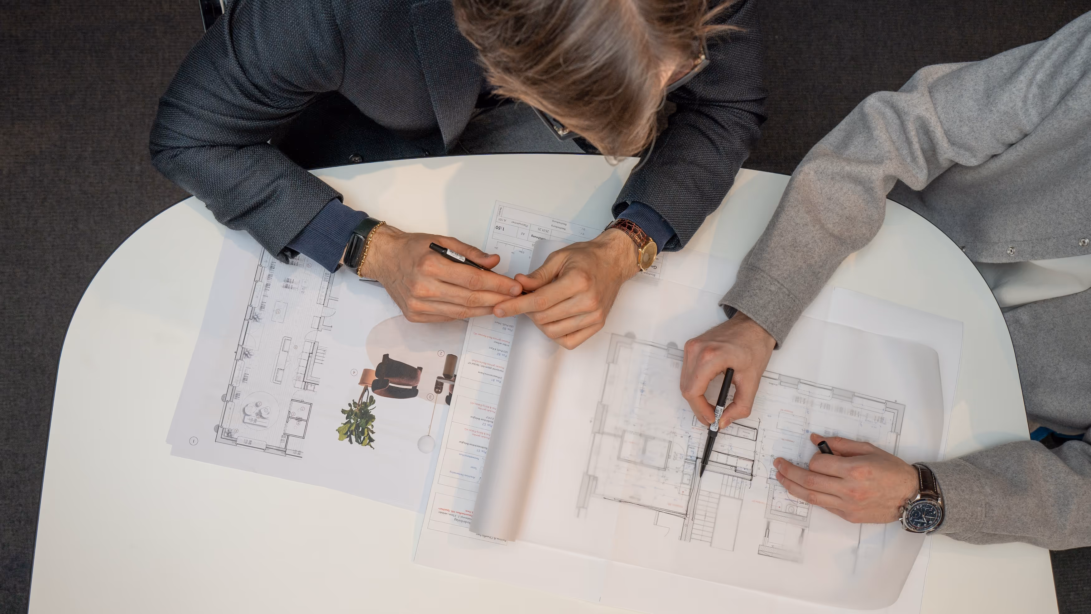 Detailaufnahme des Innenarchitekten Manuel Schuppisser, fotografiert von Mäx Känzig