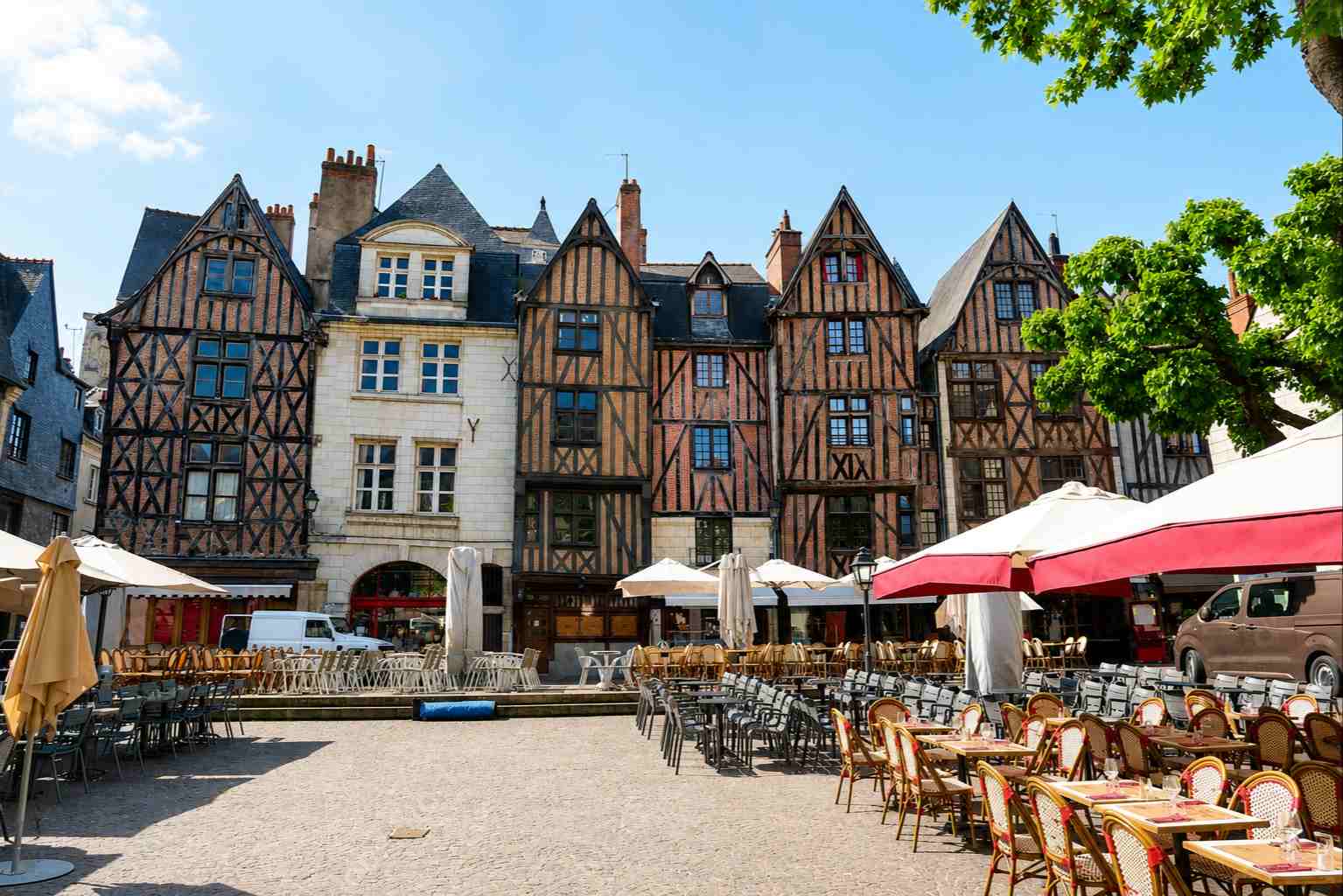 Tours Place Plumereau
