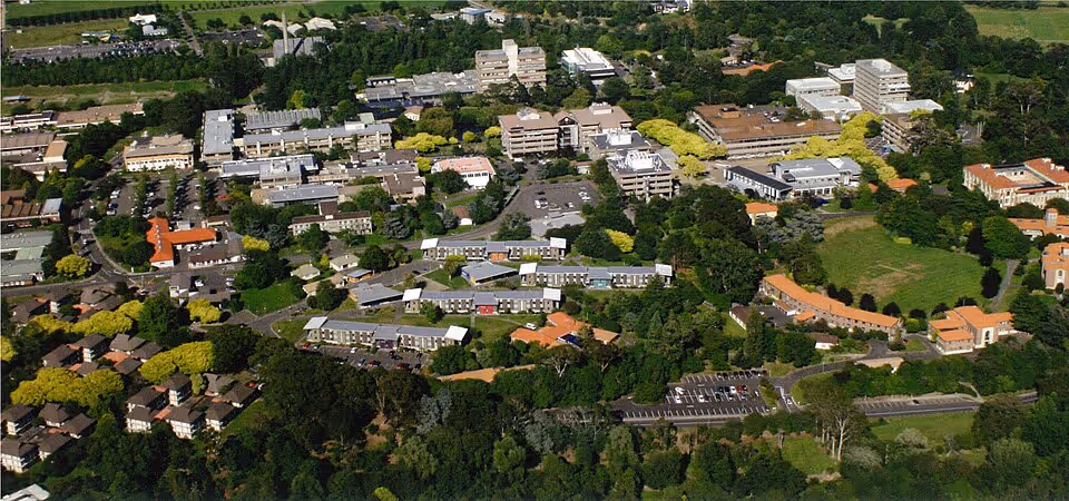 File:Massey University Manawatū campus 2010.jpg
