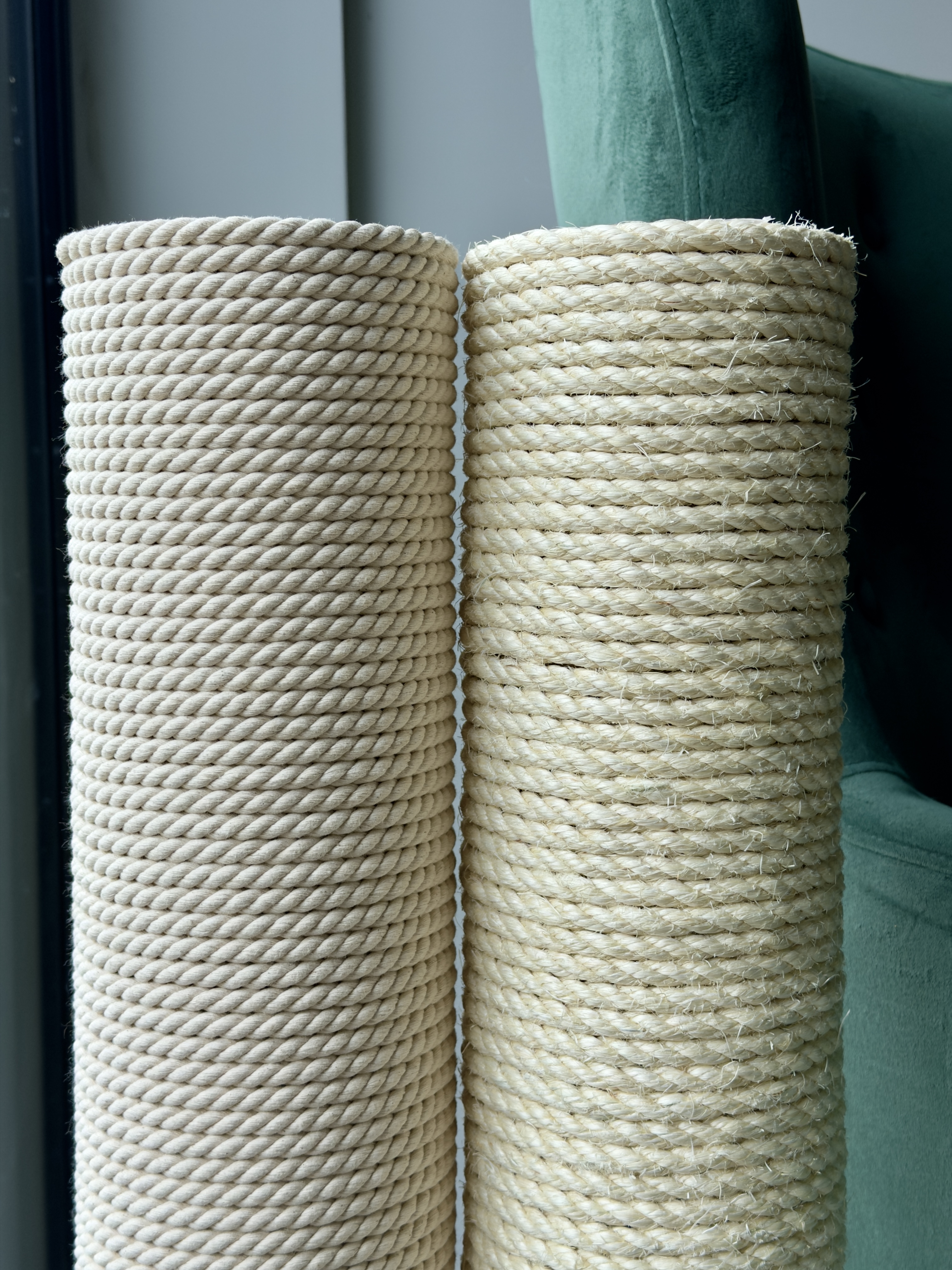A Kikska scratching post wrapped in cotton rope