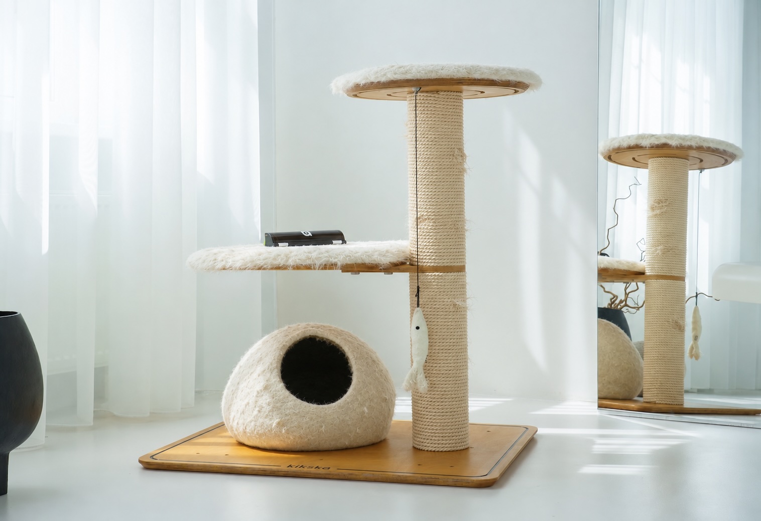 A well-used Kikska scratching post after years of scratching