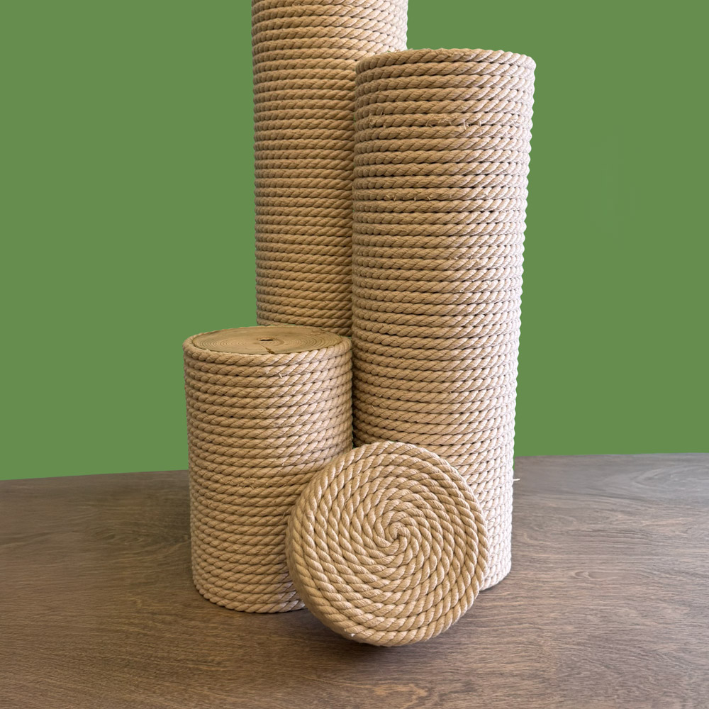 Kikska scratching posts wrapped in natural rope on a solid wood base