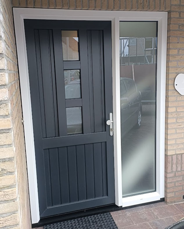 Kunststof voordeur blauw