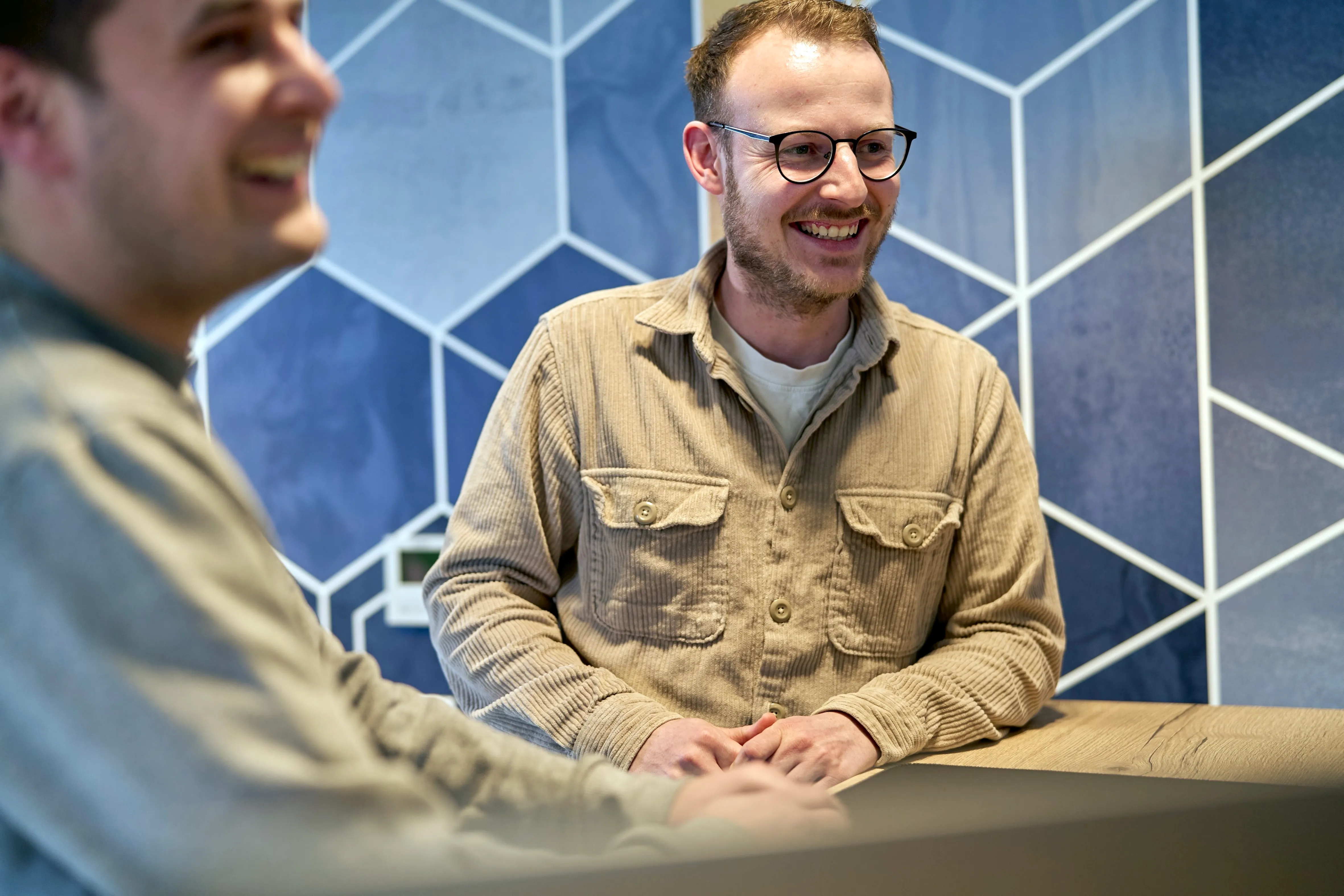 Palettenpool Mitarbeiter lacht