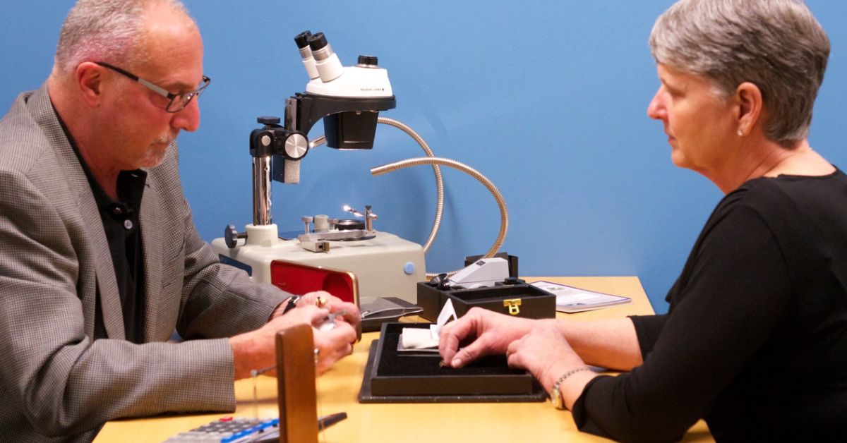 Paradigm Experts presenting at an Appraisal Roadshow featuring jewelry, silverware, and fine collectibles in Virginia