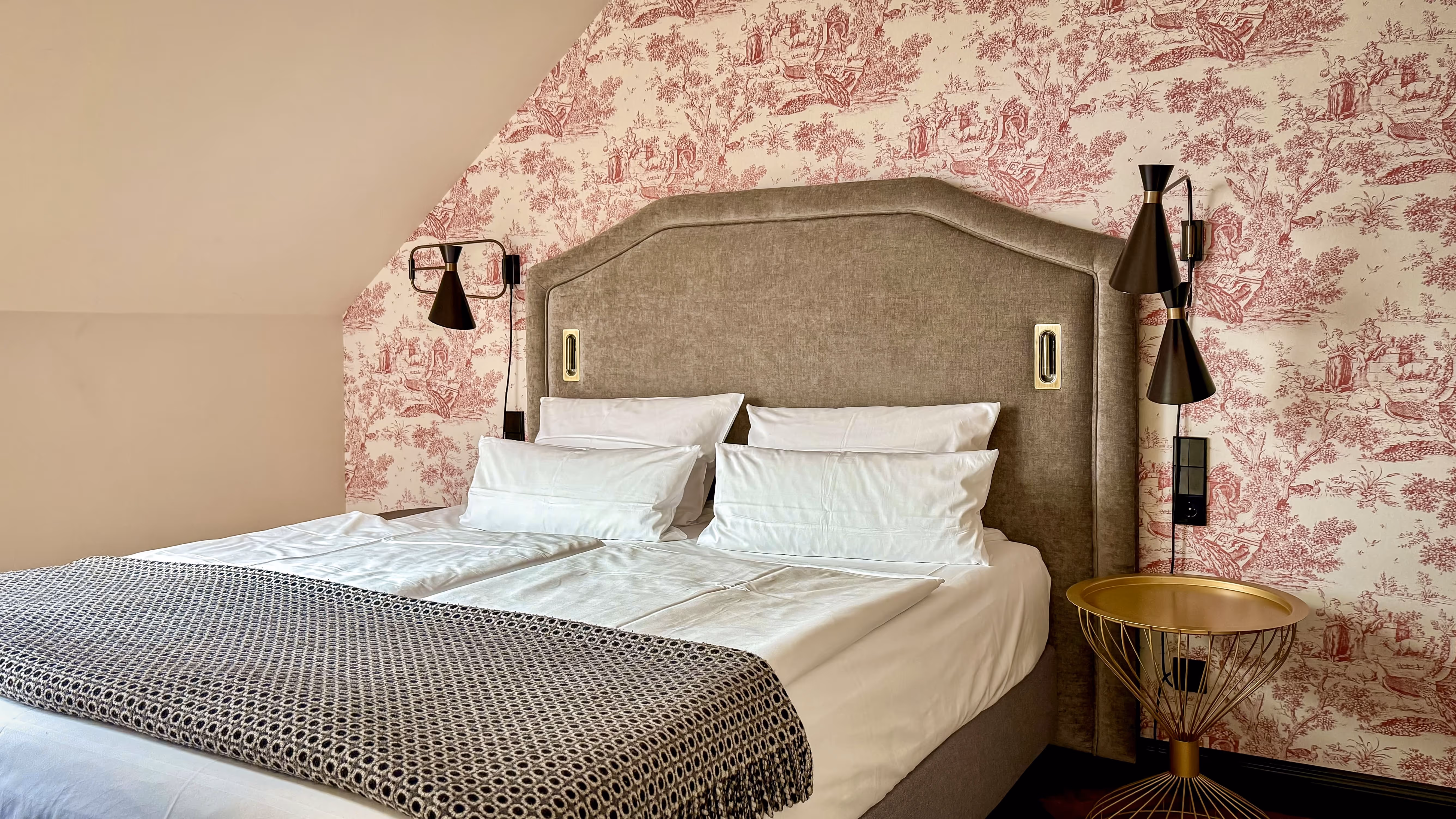 Das James hotel bed