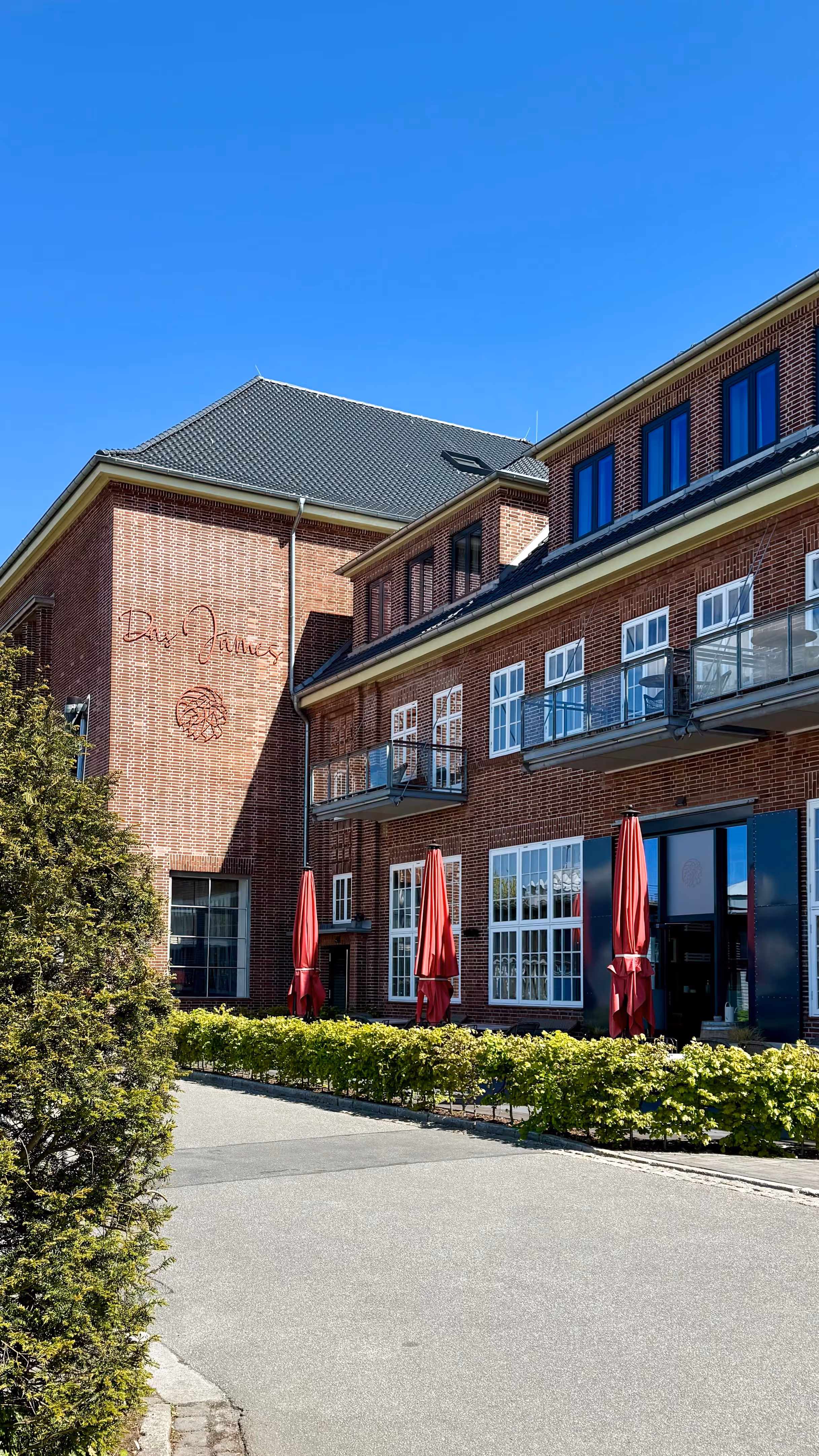 Das James Hotel outside view