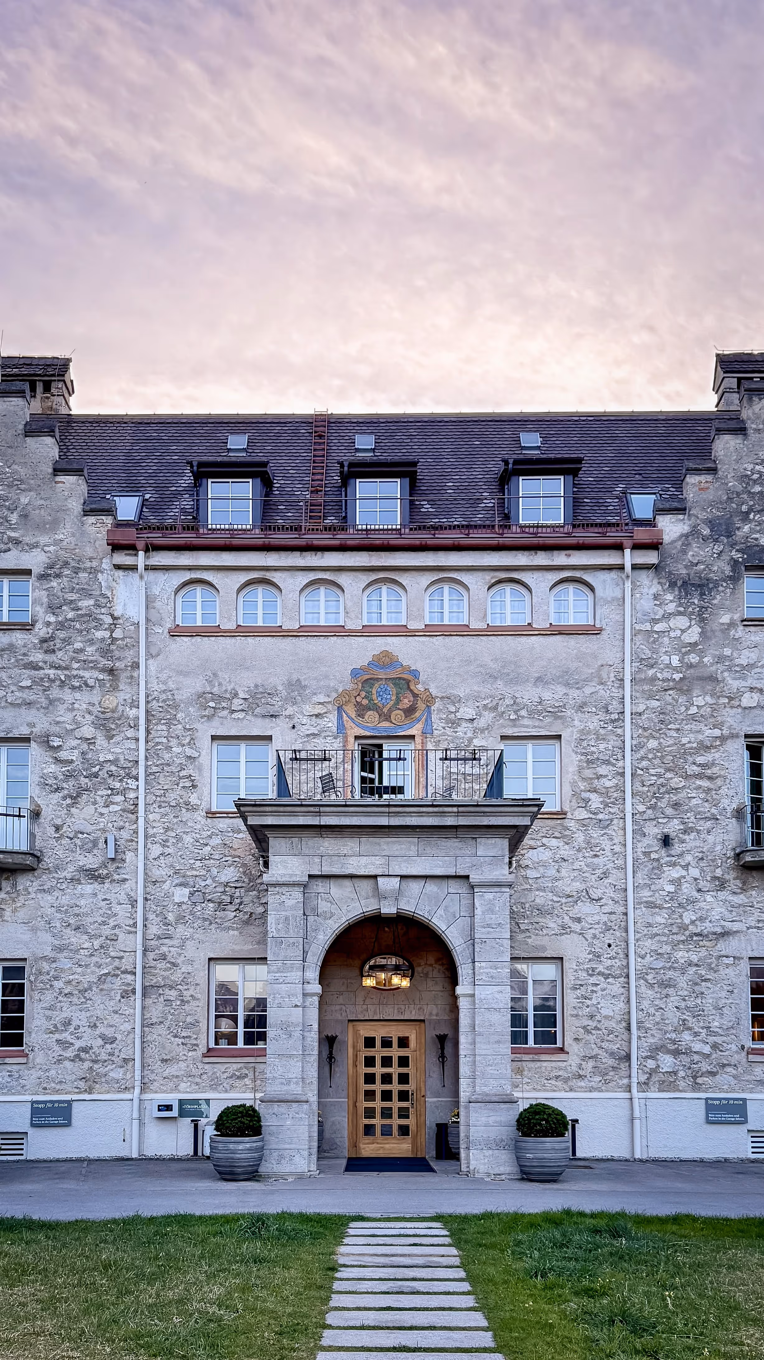 hotel elegant entrance