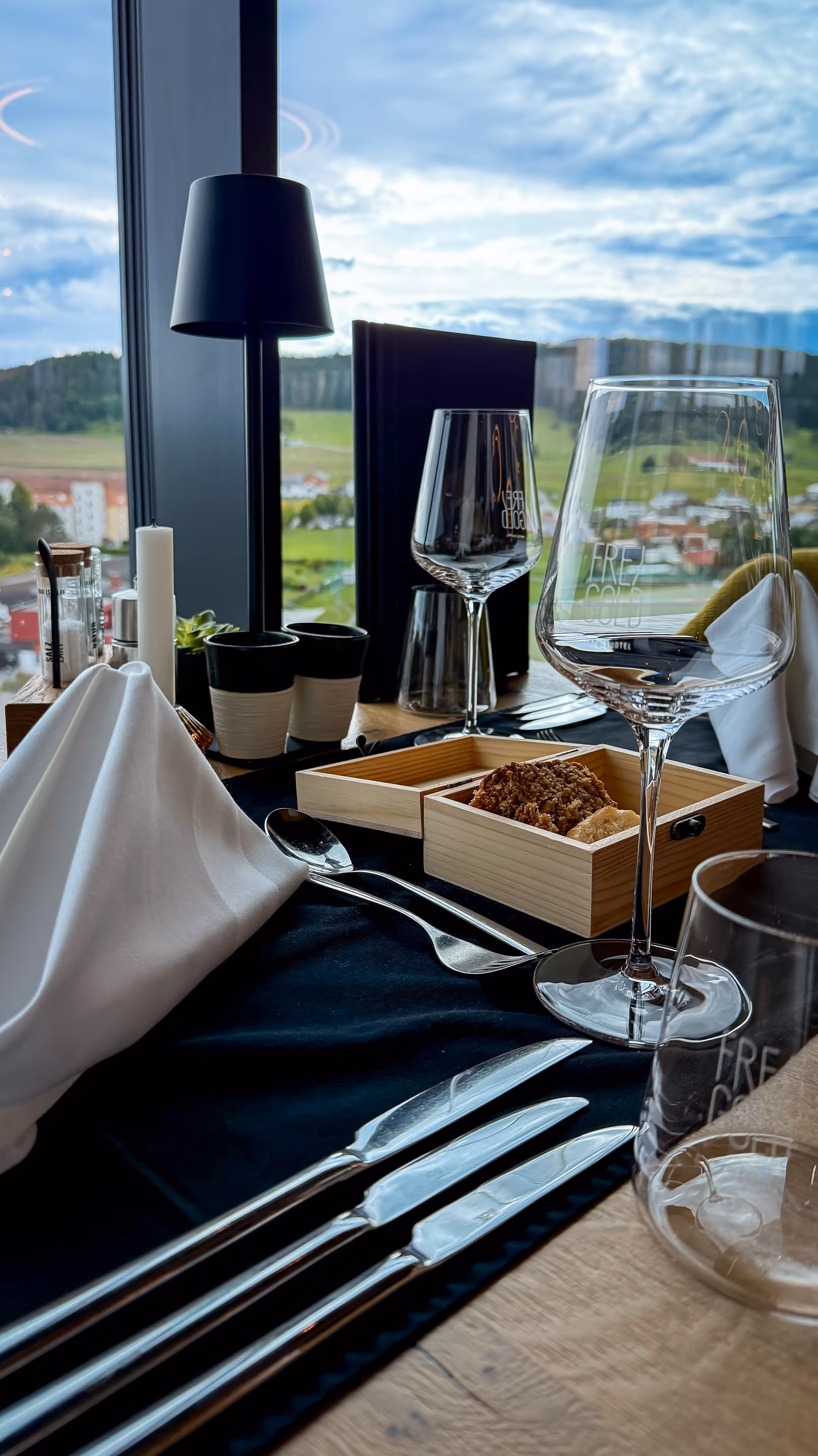 Detail Restaurant table