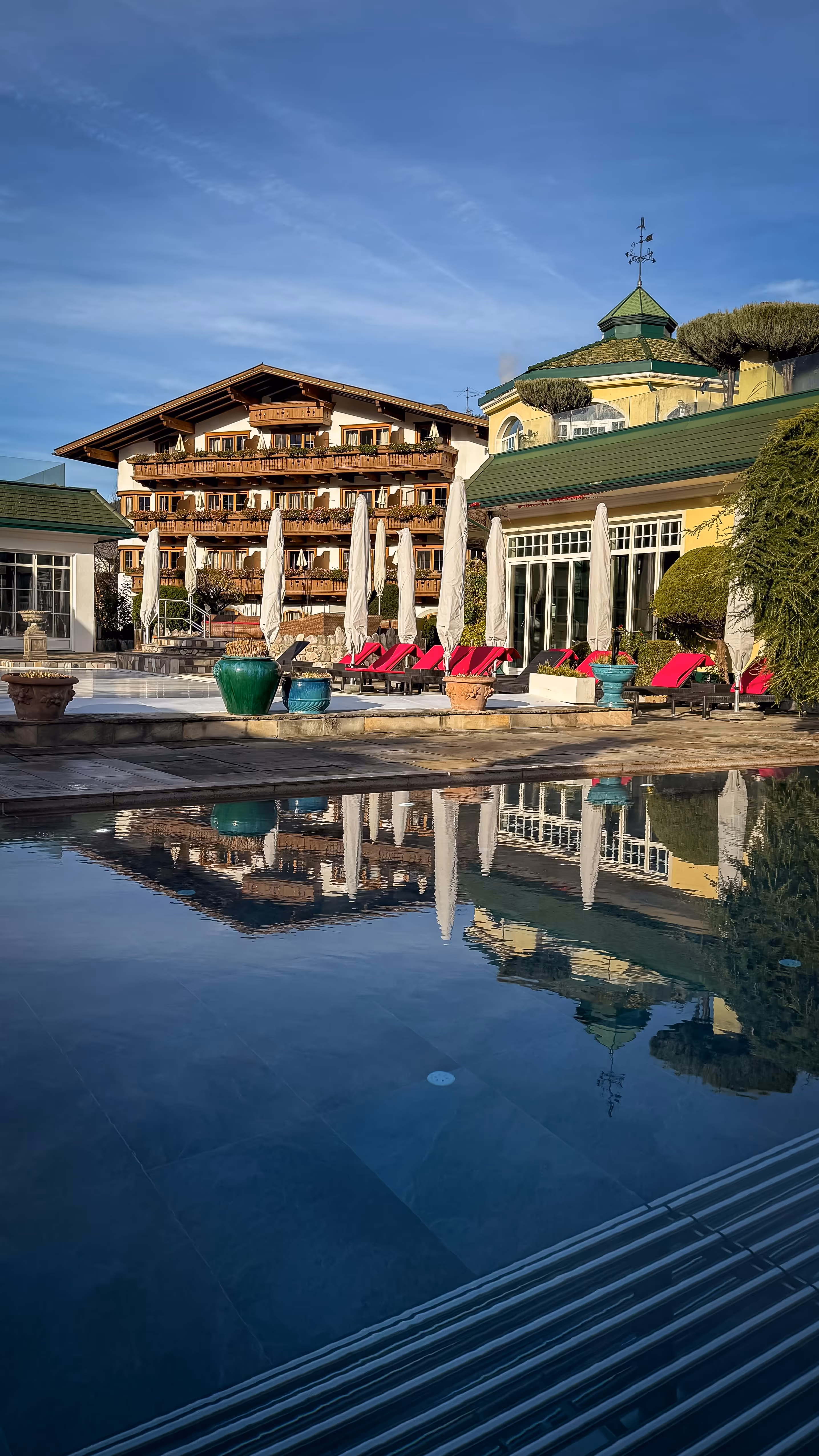 Outside view Hotel Scharz