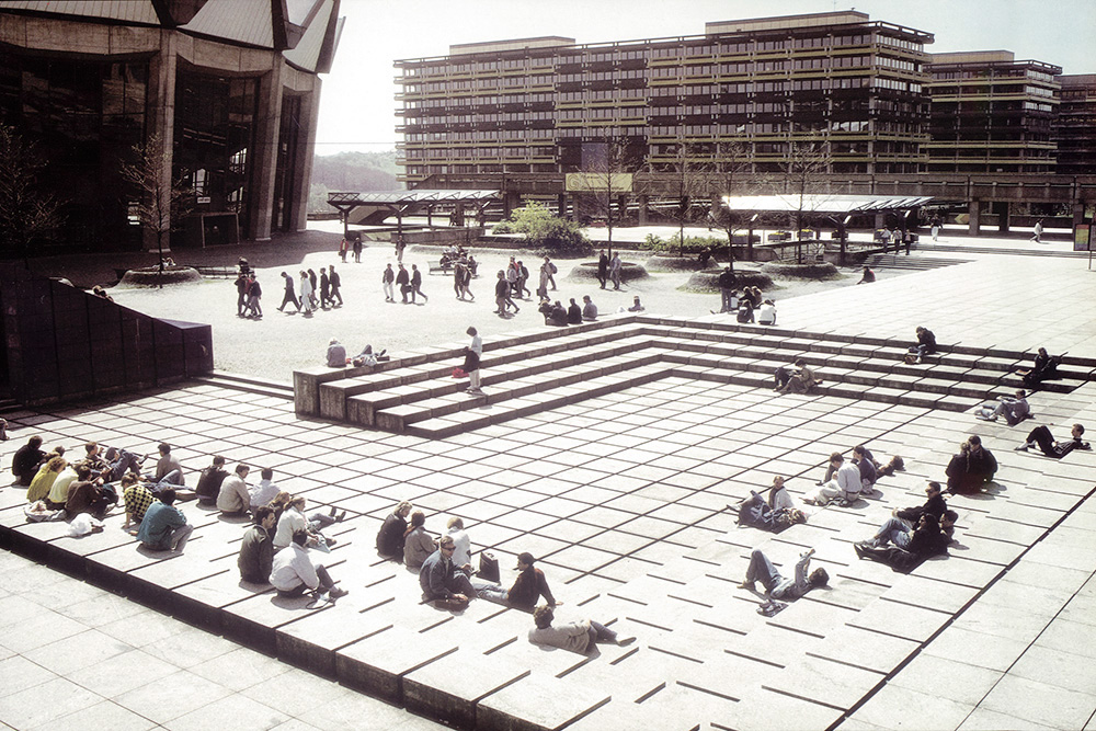 Erich Reusch, Wasserrelief auf dem Forumsplatz der Universität Bochum, 1971